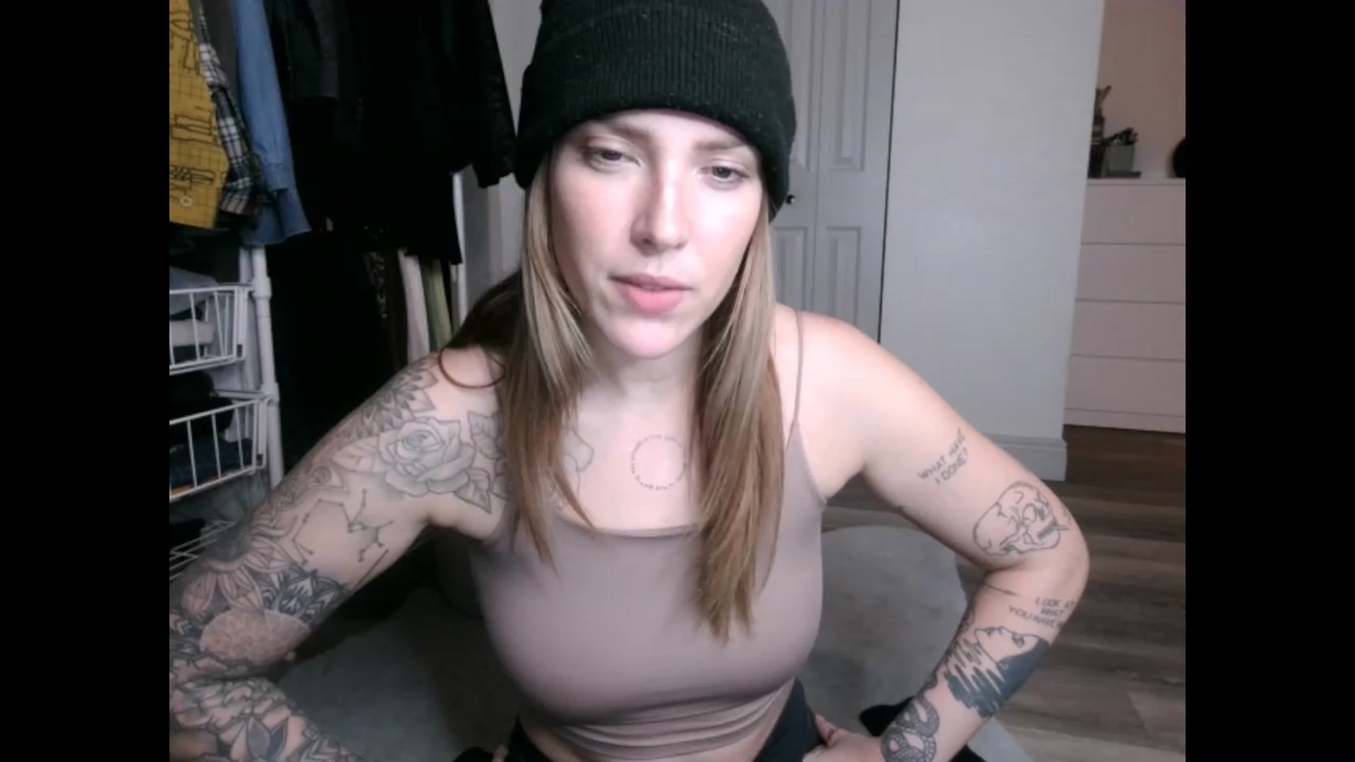 Gallery image thumbnail from the_remedy_'s myfreecams stream on, 12/19/2022, 01:36 image 11 of 20
