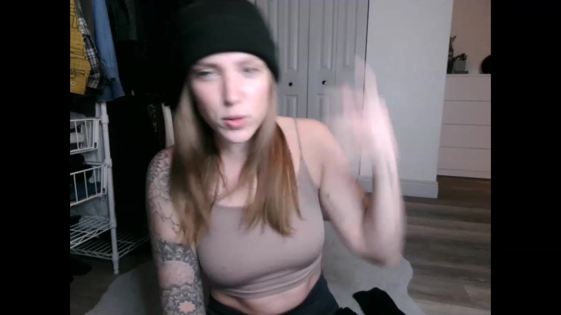 Gallery image thumbnail from the_remedy_'s myfreecams stream on, 12/19/2022, 01:36 image 13 of 20