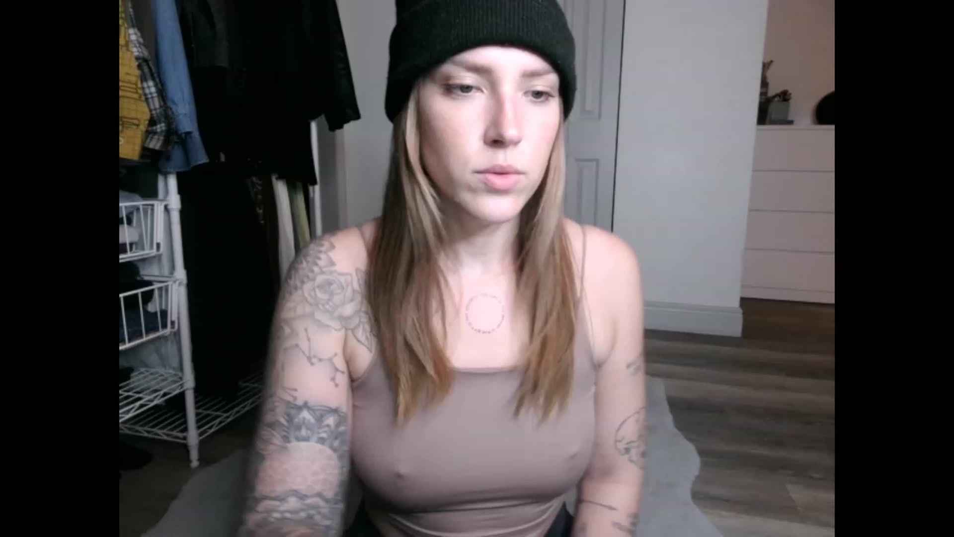 Gallery image thumbnail from the_remedy_'s myfreecams stream on, 12/19/2022, 01:36 image 3 of 20