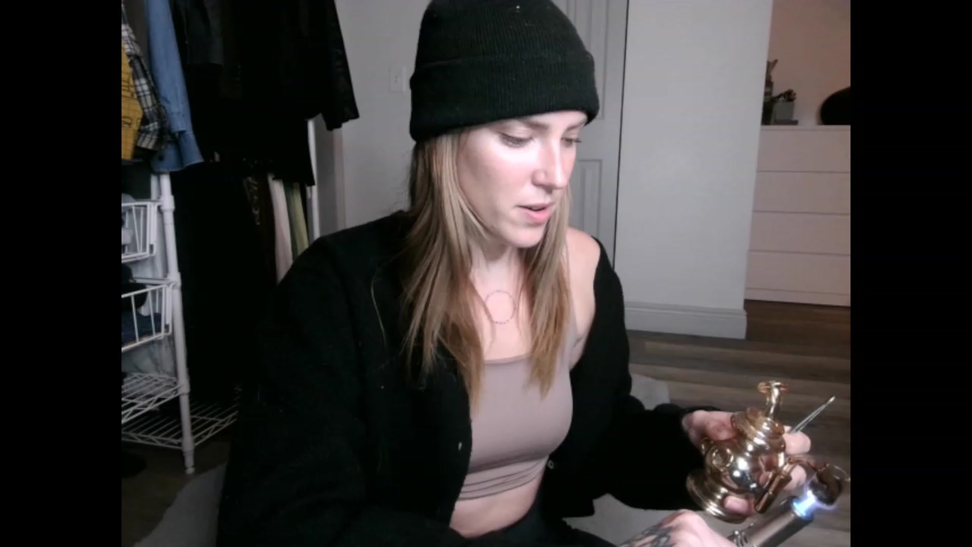 Gallery image thumbnail from the_remedy_'s myfreecams stream on, 12/19/2022, 01:36 image 18 of 20