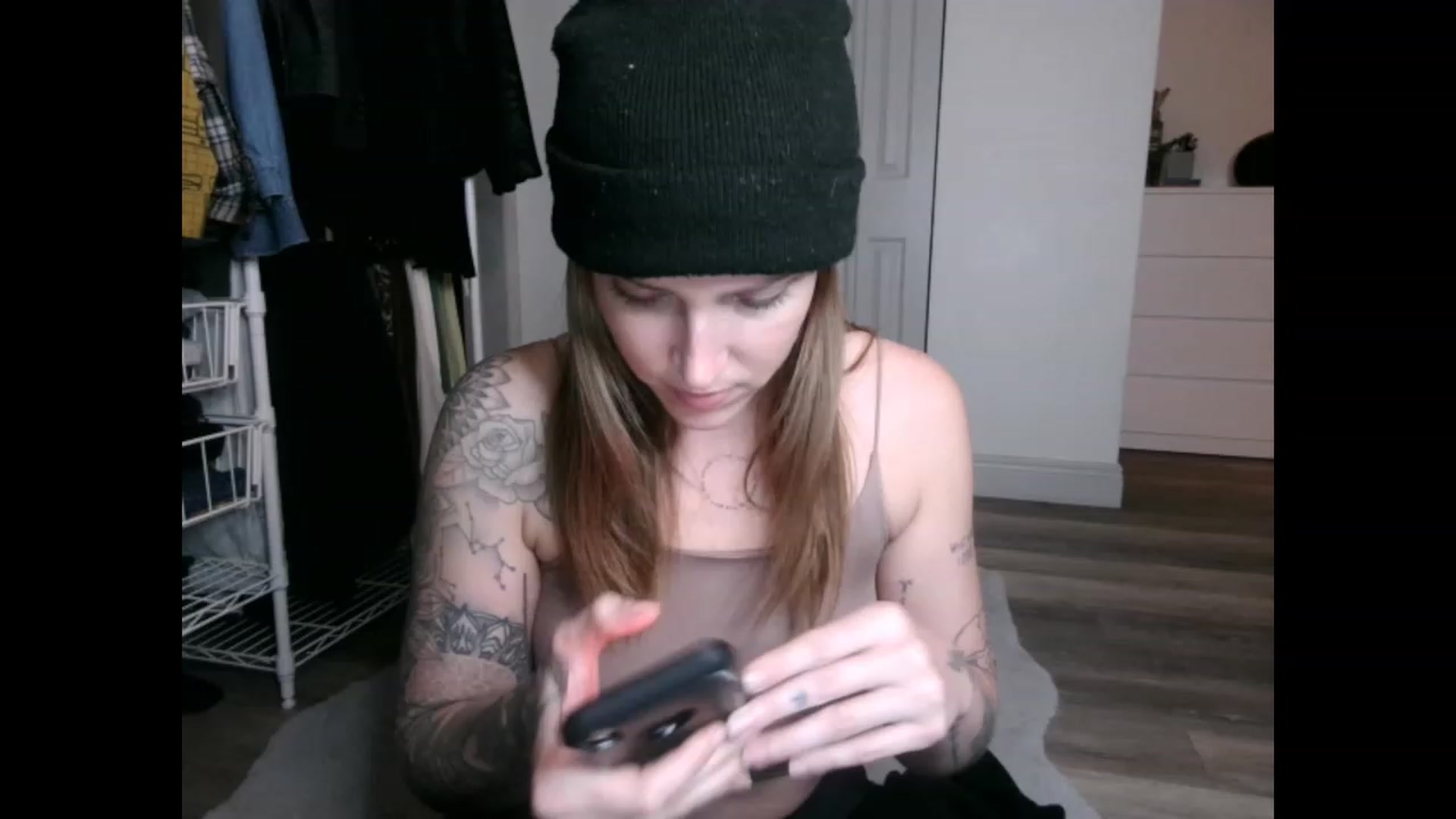 Gallery image thumbnail from the_remedy_'s myfreecams stream on, 12/19/2022, 01:36 image 15 of 20