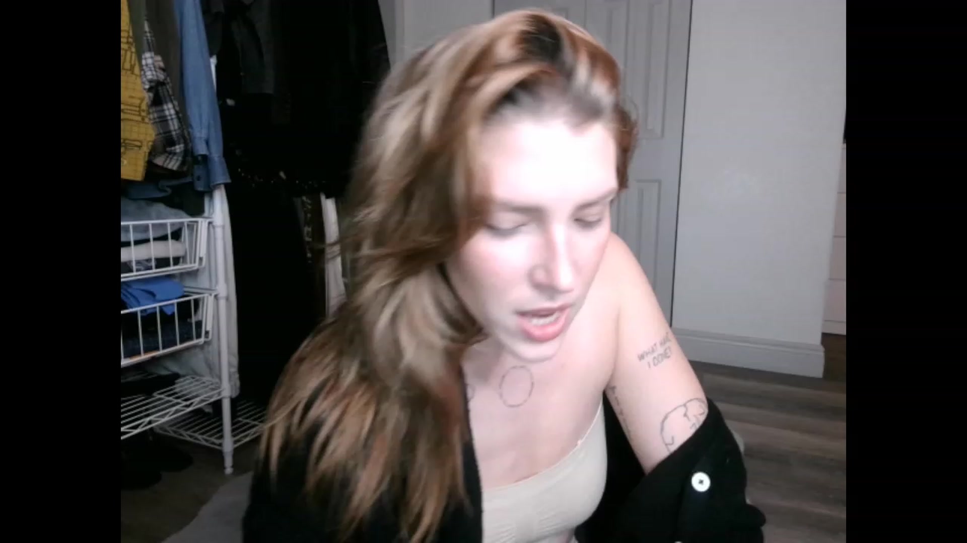 Gallery image thumbnail from the_remedy_'s myfreecams stream on, 12/21/2022, 23:59 image 4 of 20
