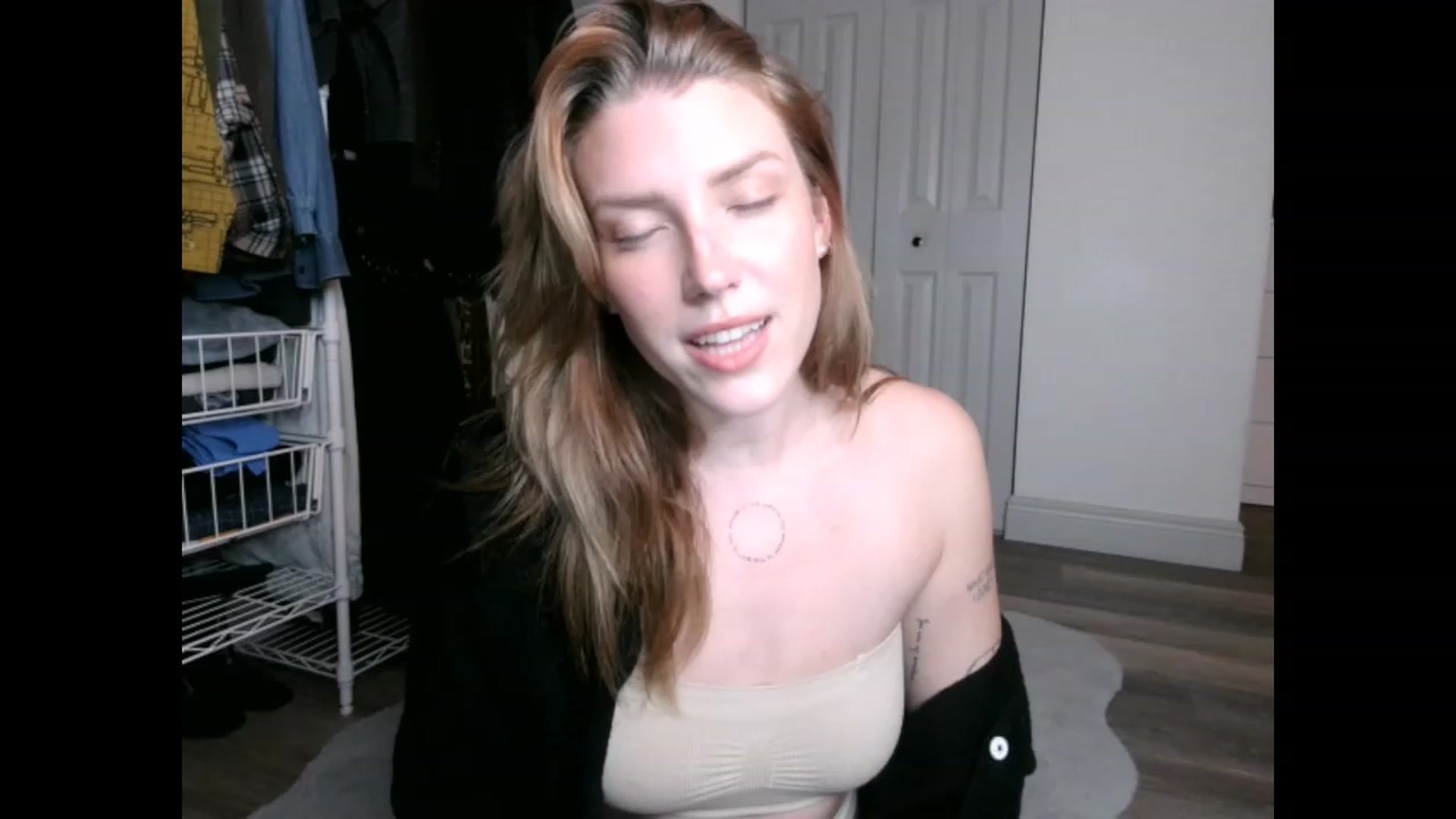 Gallery image thumbnail from the_remedy_'s myfreecams stream on, 12/21/2022, 23:59 image 6 of 20