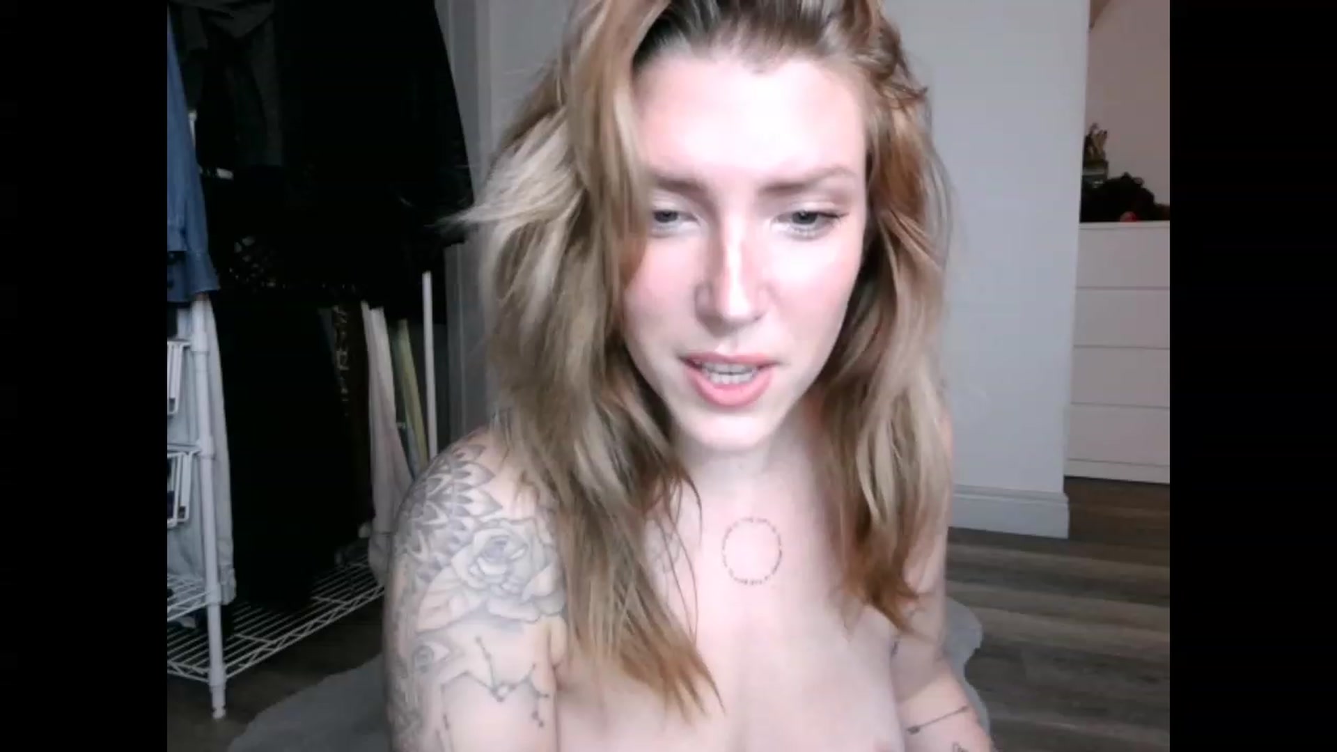 Gallery image thumbnail from the_remedy_'s myfreecams stream on, 12/23/2022, 24:30 image 6 of 20