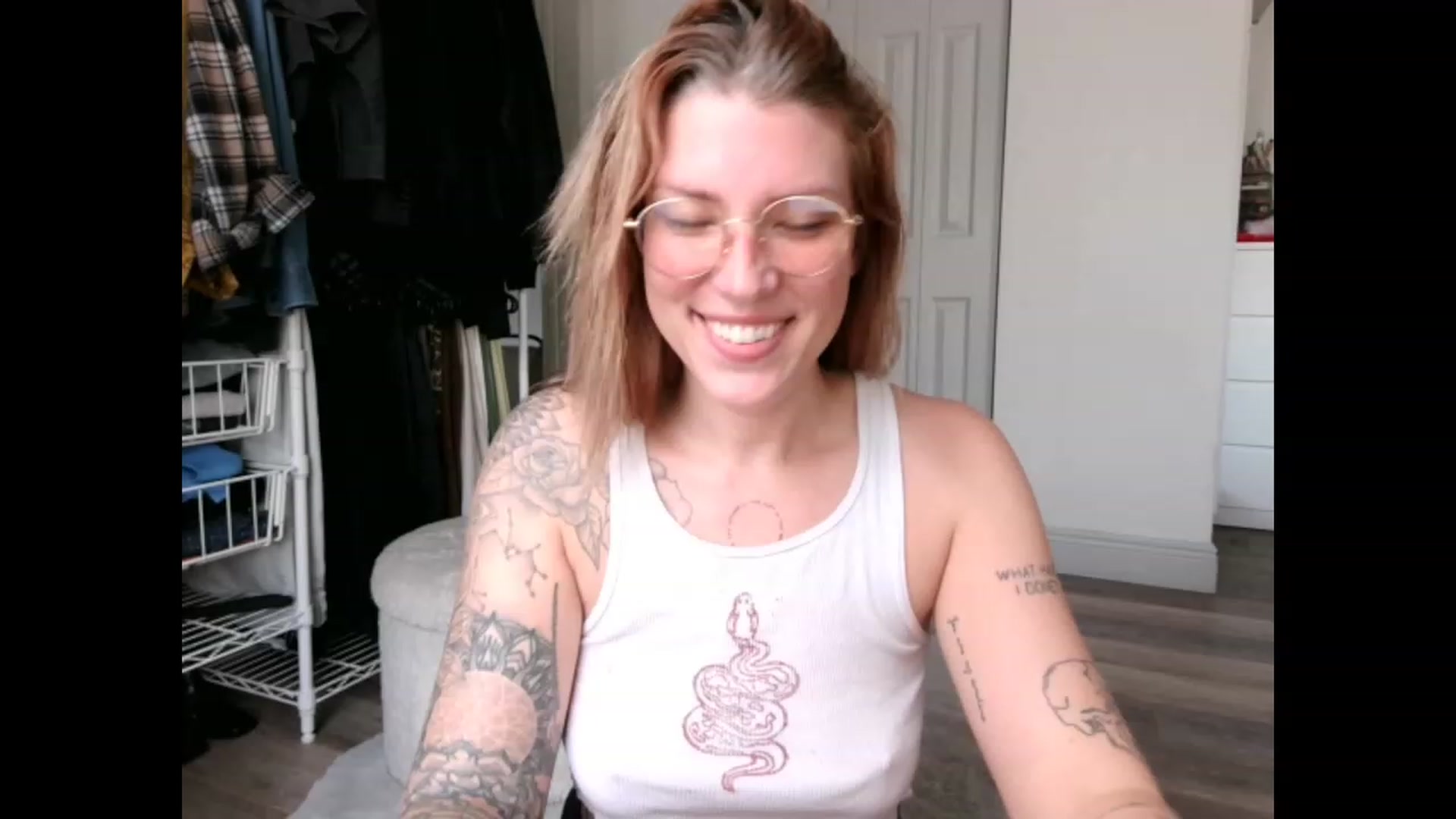 Gallery image thumbnail from the_remedy_'s myfreecams stream on, 12/24/2022, 18:46 image 1 of 20