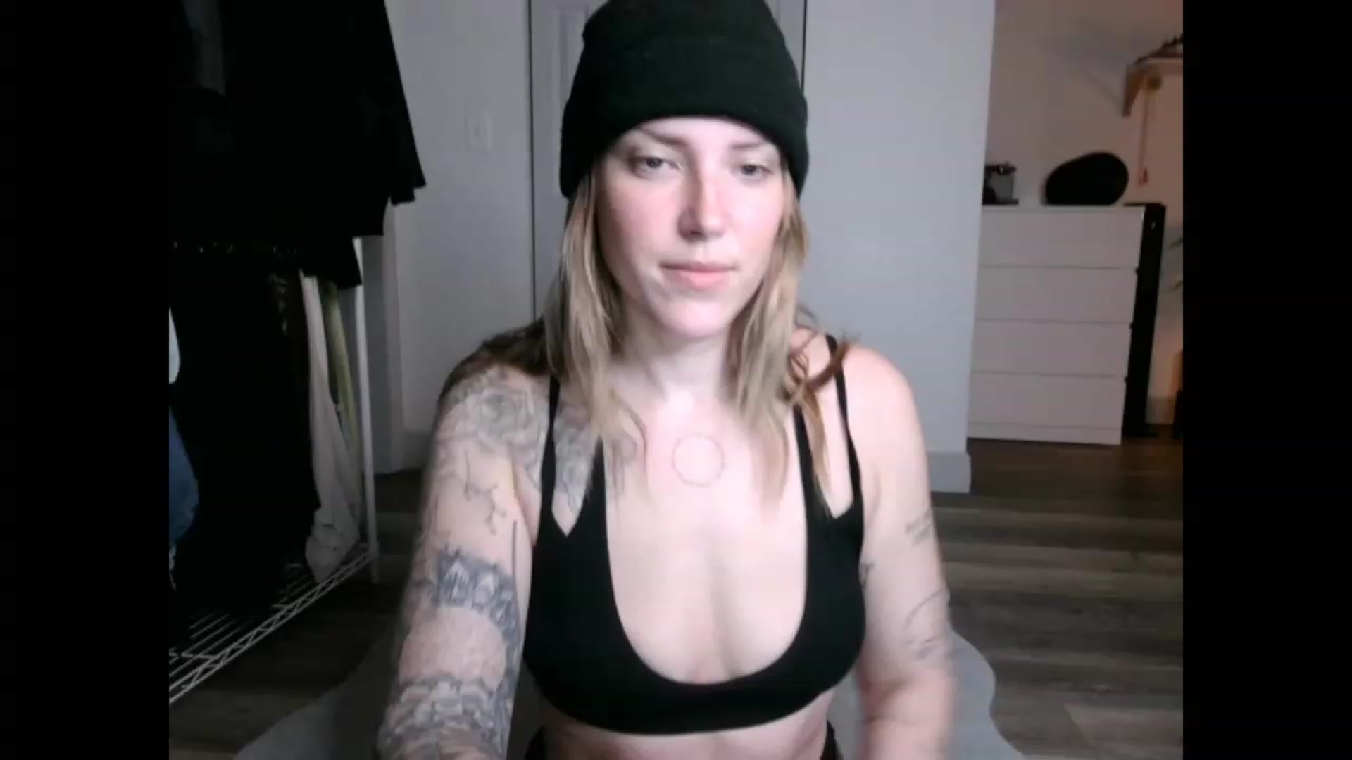 Gallery image thumbnail from the_remedy_'s myfreecams stream on, 12/28/2022, 24:09 image 14 of 20