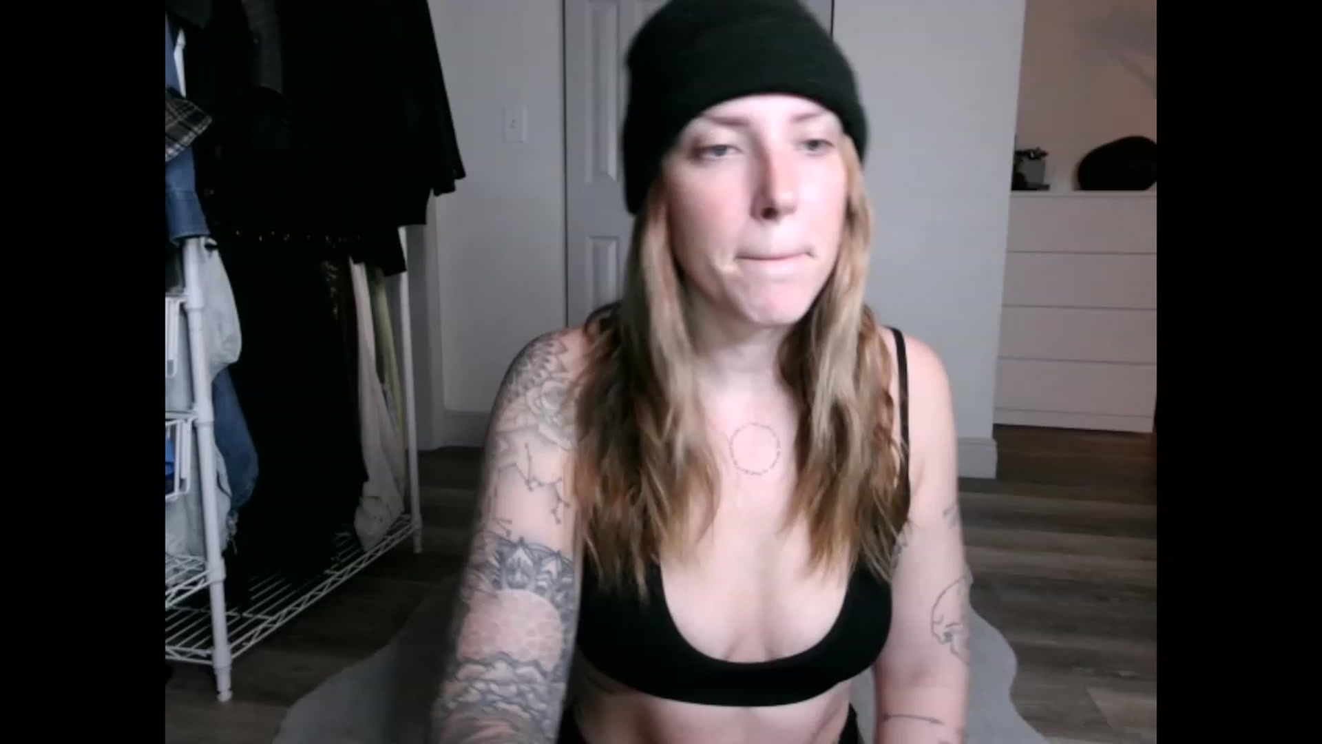 Gallery image thumbnail from the_remedy_'s myfreecams stream on, 12/28/2022, 24:09 image 9 of 20