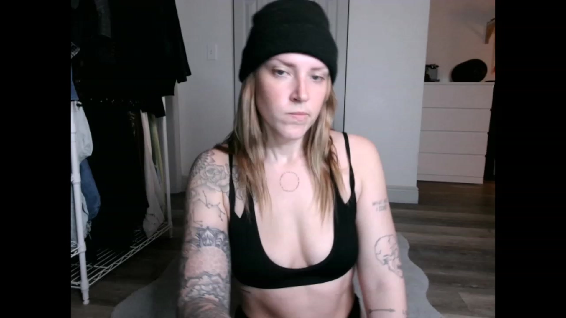 Gallery image thumbnail from the_remedy_'s myfreecams stream on, 12/28/2022, 24:09 image 3 of 20