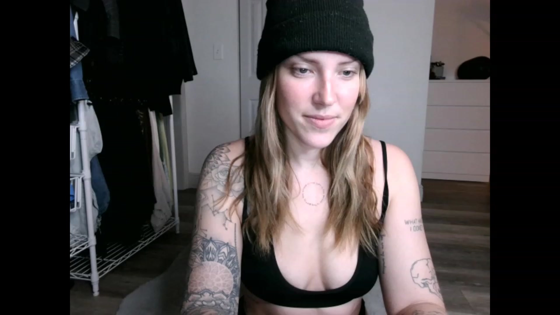 Gallery image thumbnail from the_remedy_'s myfreecams stream on, 12/28/2022, 24:09 image 10 of 20