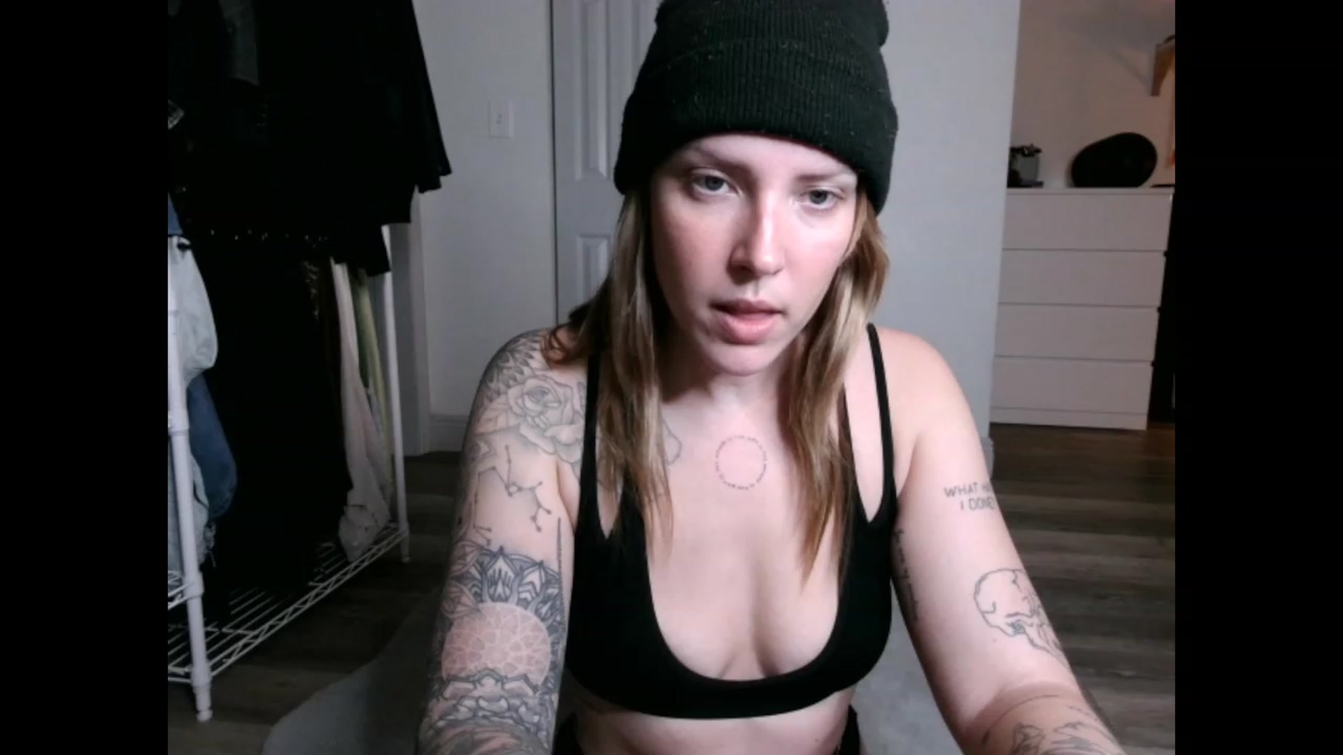 Gallery image thumbnail from the_remedy_'s myfreecams stream on, 12/28/2022, 24:09 image 1 of 20