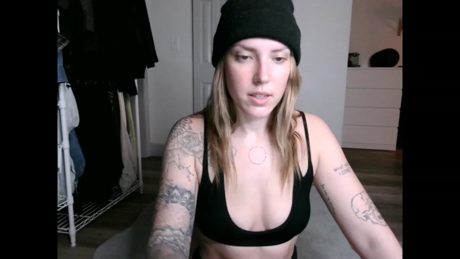 Gallery image thumbnail from the_remedy_'s myfreecams stream on, 12/28/2022, 24:09 image 5 of 20