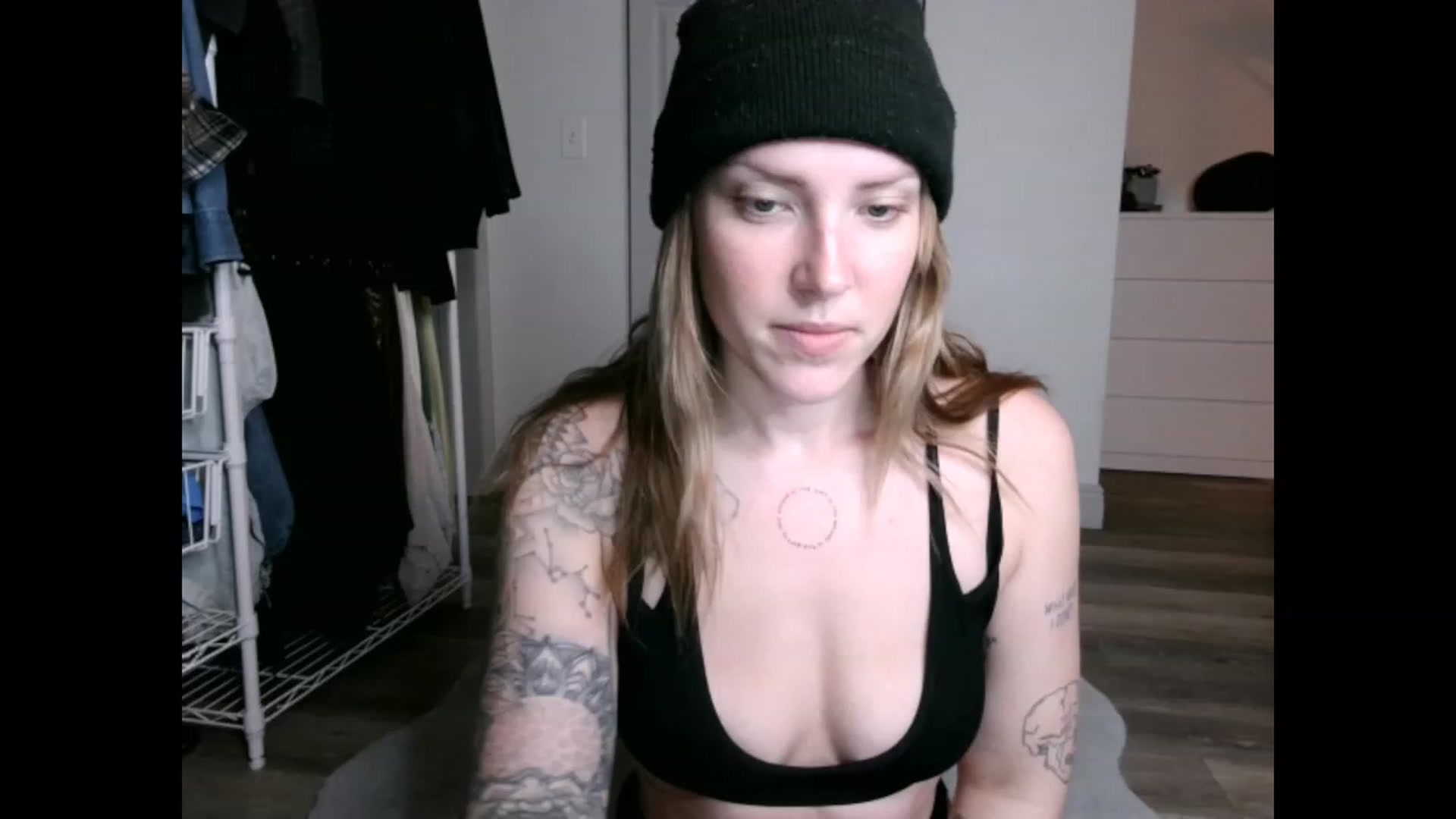 Gallery image thumbnail from the_remedy_'s myfreecams stream on, 12/28/2022, 24:09 image 6 of 20
