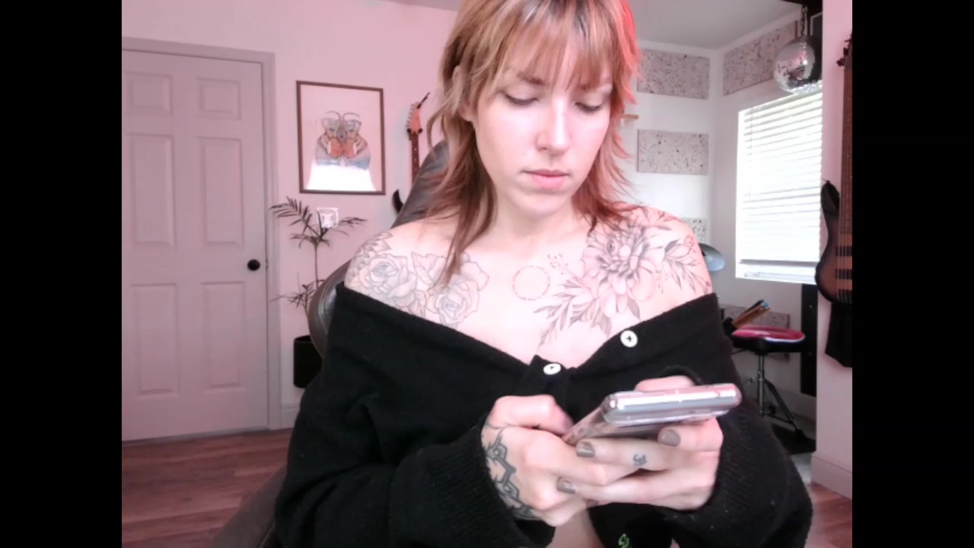 Gallery image thumbnail from the_remedy_'s myfreecams stream on, 01/15/2023, 16:41 image 12 of 20