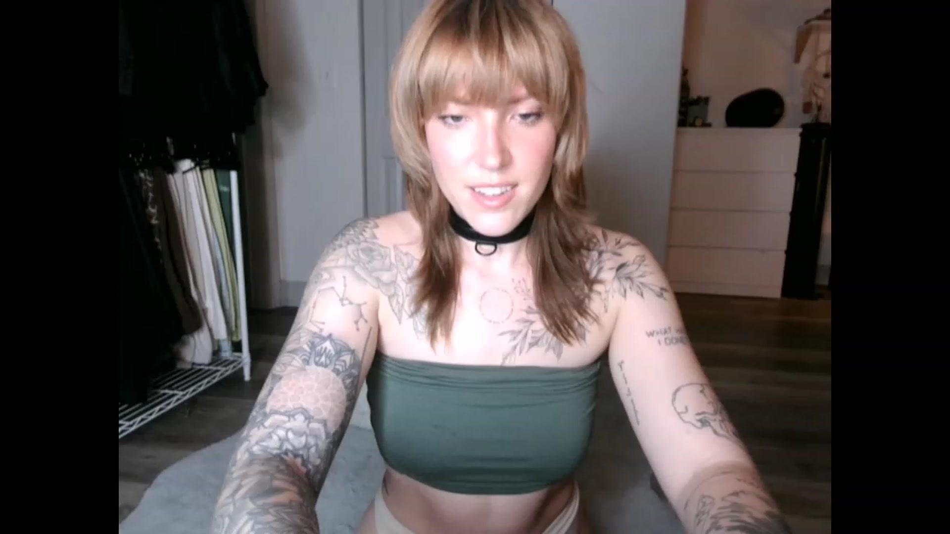 Gallery image thumbnail from the_remedy_'s myfreecams stream on, 01/22/2023, 24:29 image 8 of 20