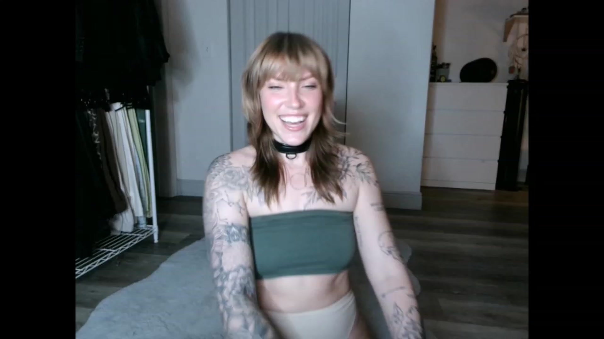 Gallery image thumbnail from the_remedy_'s myfreecams stream on, 01/22/2023, 24:29 image 9 of 20
