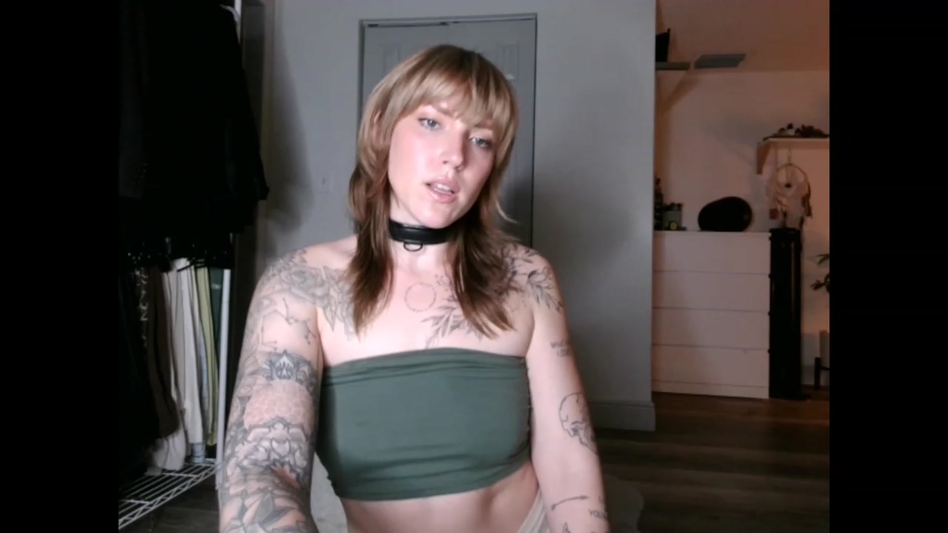 Gallery image thumbnail from the_remedy_'s myfreecams stream on, 01/22/2023, 24:29 image 11 of 20
