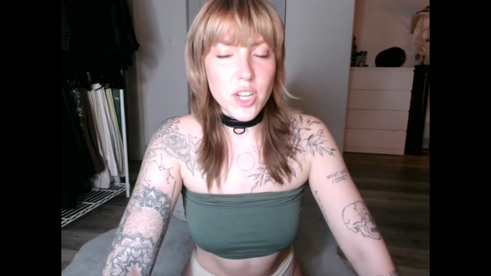 Gallery image thumbnail from the_remedy_'s myfreecams stream on, 01/22/2023, 24:29 image 10 of 20