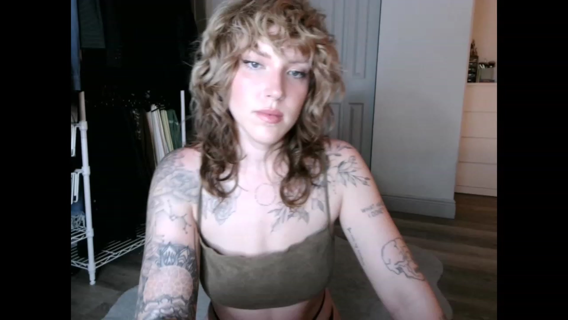 Gallery image thumbnail from the_remedy_'s myfreecams stream on, 01/31/2023, 24:58 image 6 of 20