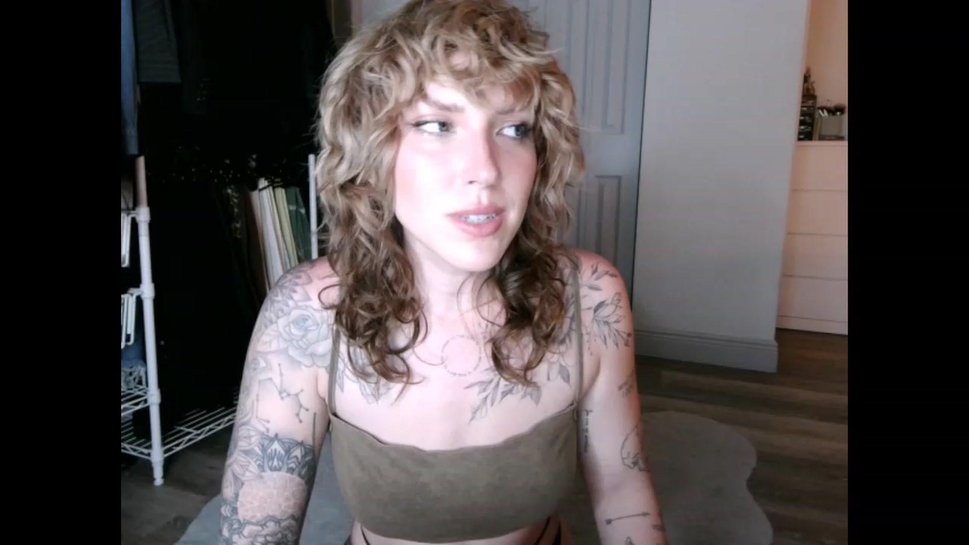 Gallery image thumbnail from the_remedy_'s myfreecams stream on, 01/31/2023, 24:58 image 9 of 20