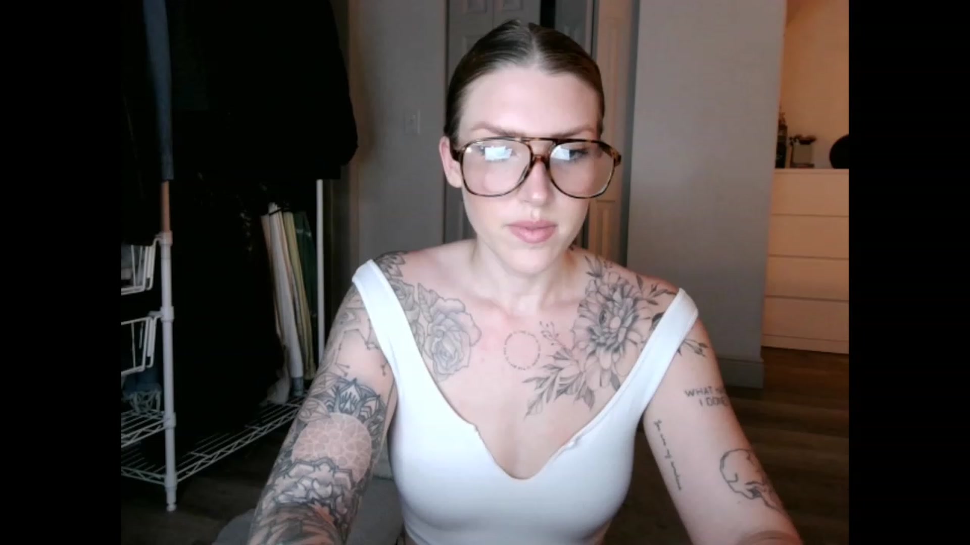 Gallery image thumbnail from the_remedy_'s myfreecams stream on, 02/01/2023, 23:59 image 1 of 20