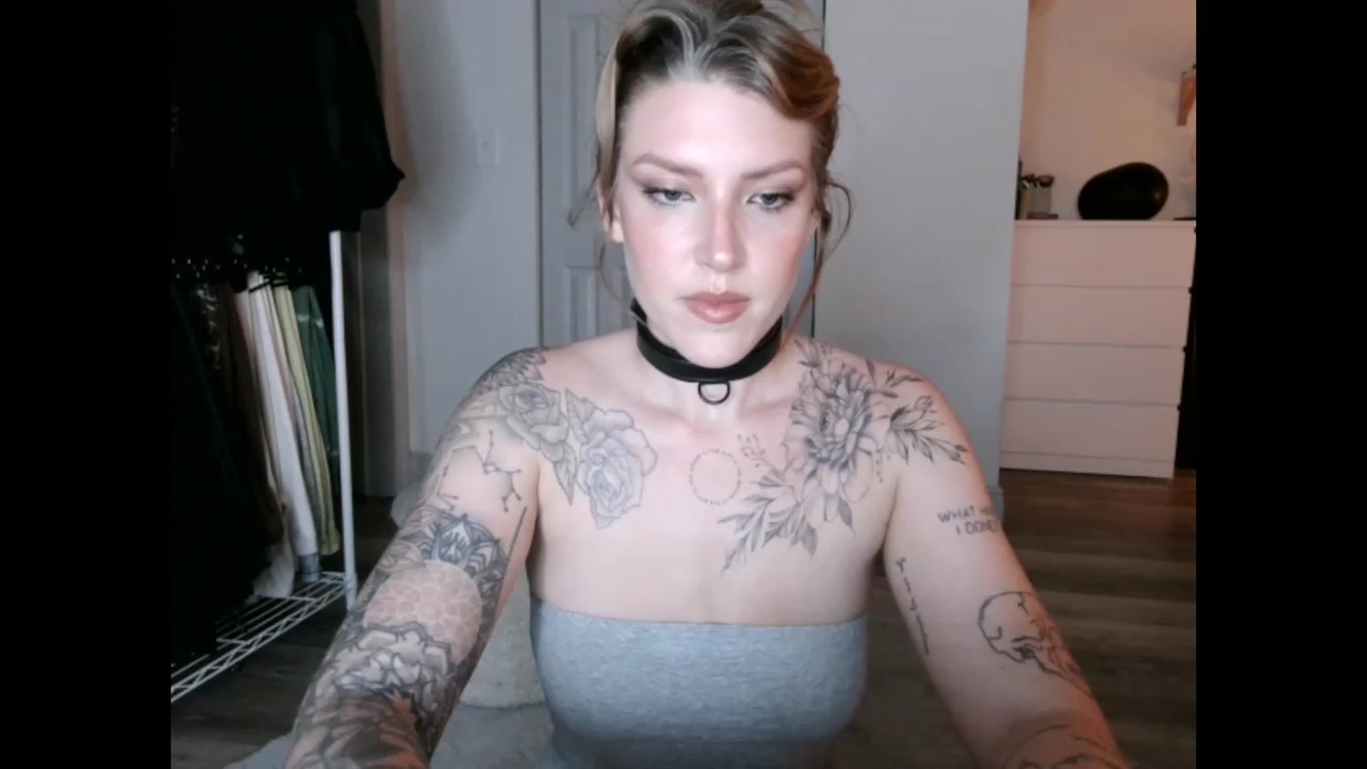 Gallery image thumbnail from the_remedy_'s myfreecams stream on, 02/04/2023, 02:15 image 8 of 20