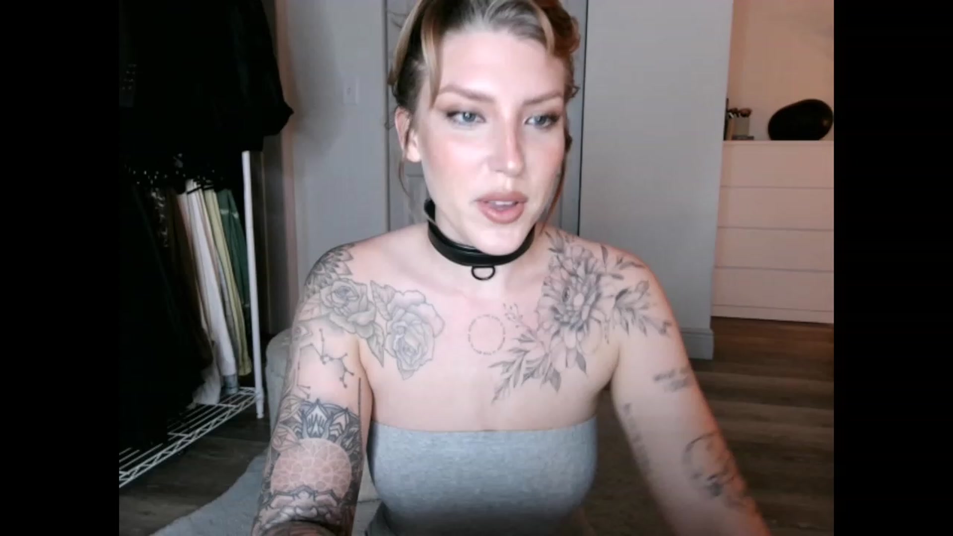 Gallery image thumbnail from the_remedy_'s myfreecams stream on, 02/04/2023, 02:15 image 3 of 20