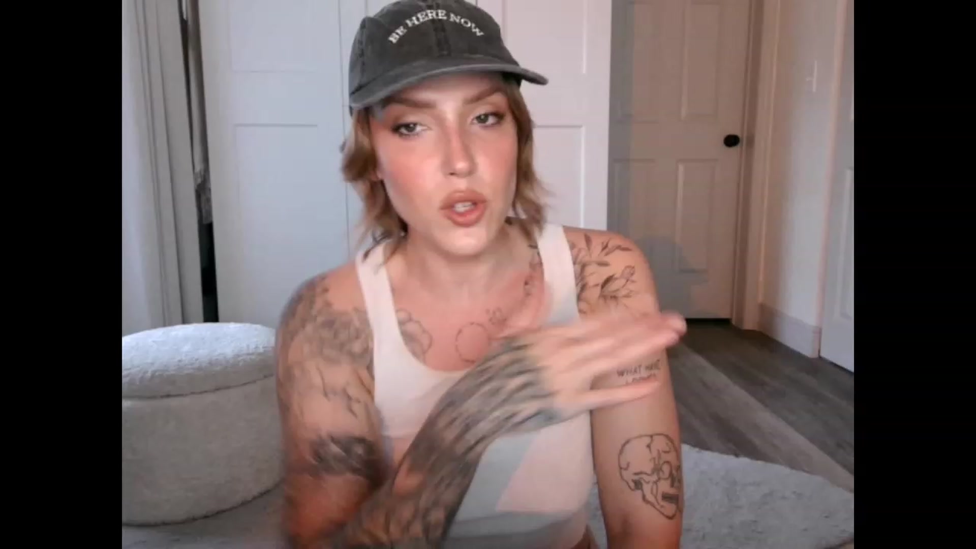 Gallery image thumbnail from the_remedy_'s myfreecams stream on, 02/18/2023, 23:41 image 1 of 20