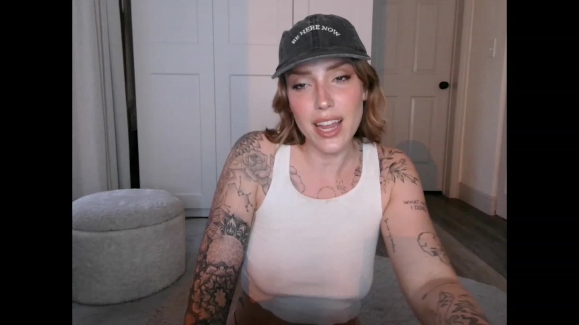 Gallery image thumbnail from the_remedy_'s myfreecams stream on, 02/18/2023, 23:41 image 12 of 20