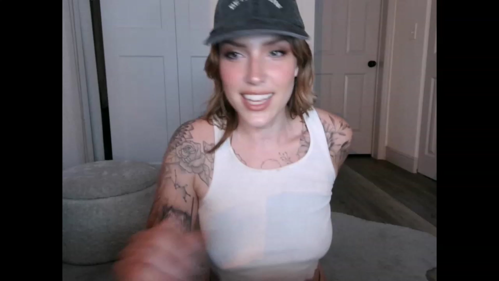 Gallery image thumbnail from the_remedy_'s myfreecams stream on, 02/18/2023, 23:41 image 17 of 20