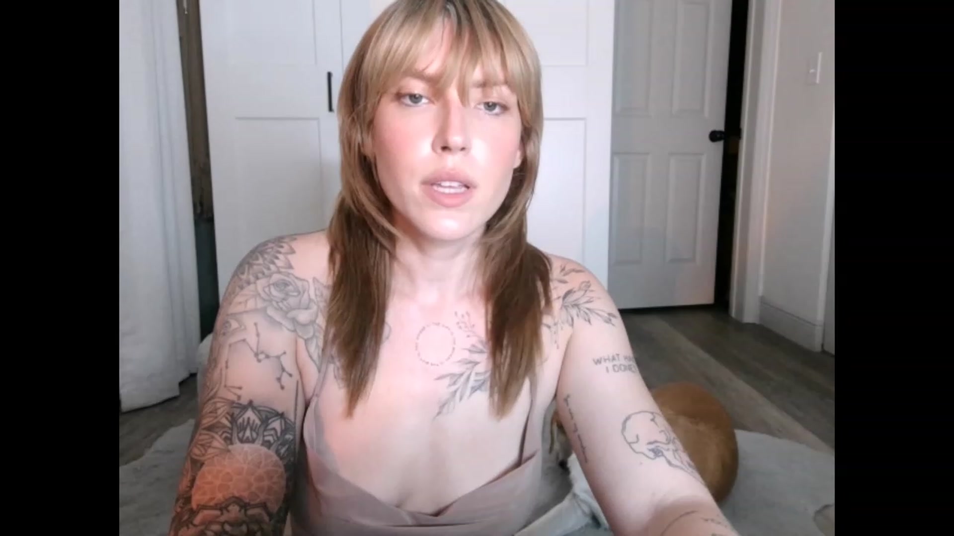 Gallery image thumbnail from the_remedy_'s myfreecams stream on, 02/23/2023, 24:06 image 15 of 20