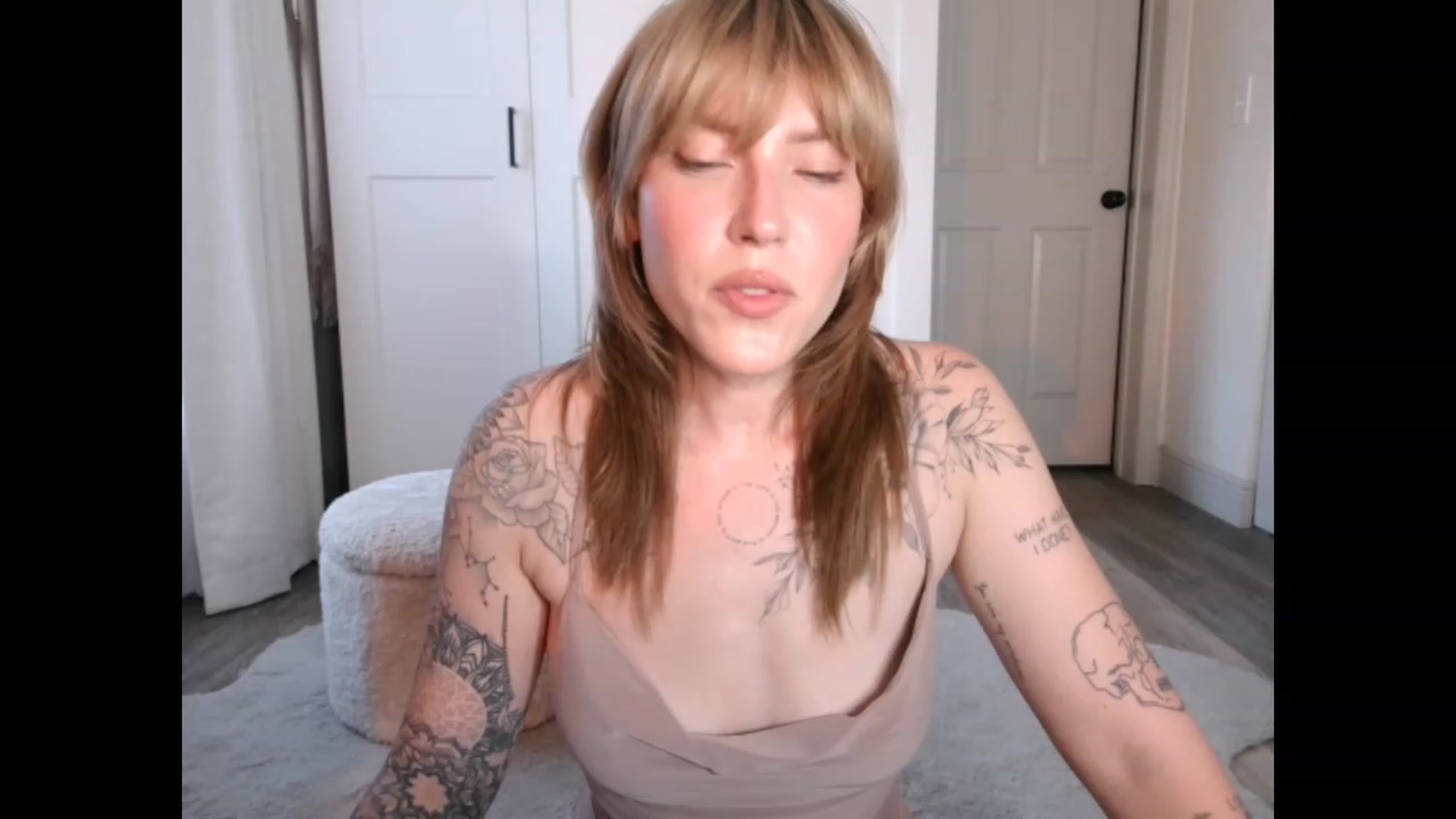 Gallery image thumbnail from the_remedy_'s myfreecams stream on, 02/23/2023, 24:06 image 1 of 20