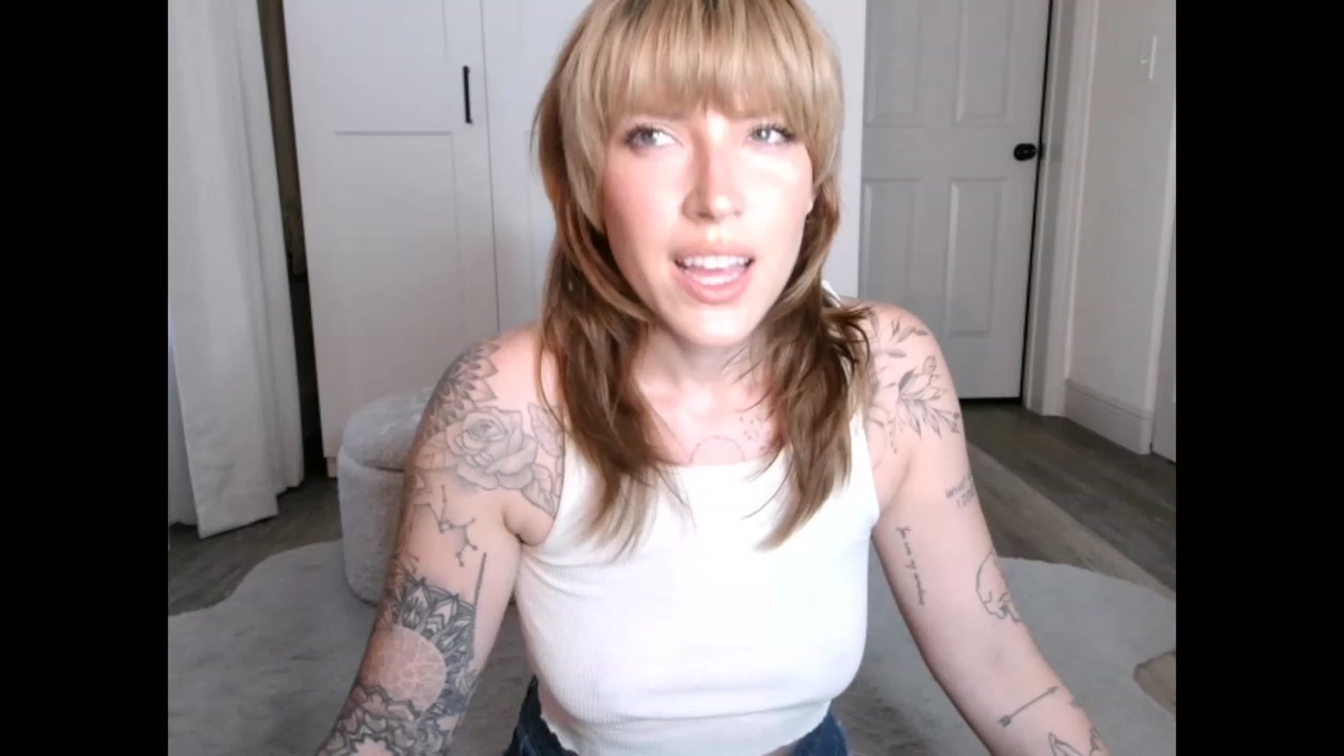 Gallery image thumbnail from the_remedy_'s myfreecams stream on, 02/24/2023, 23:38 image 13 of 20