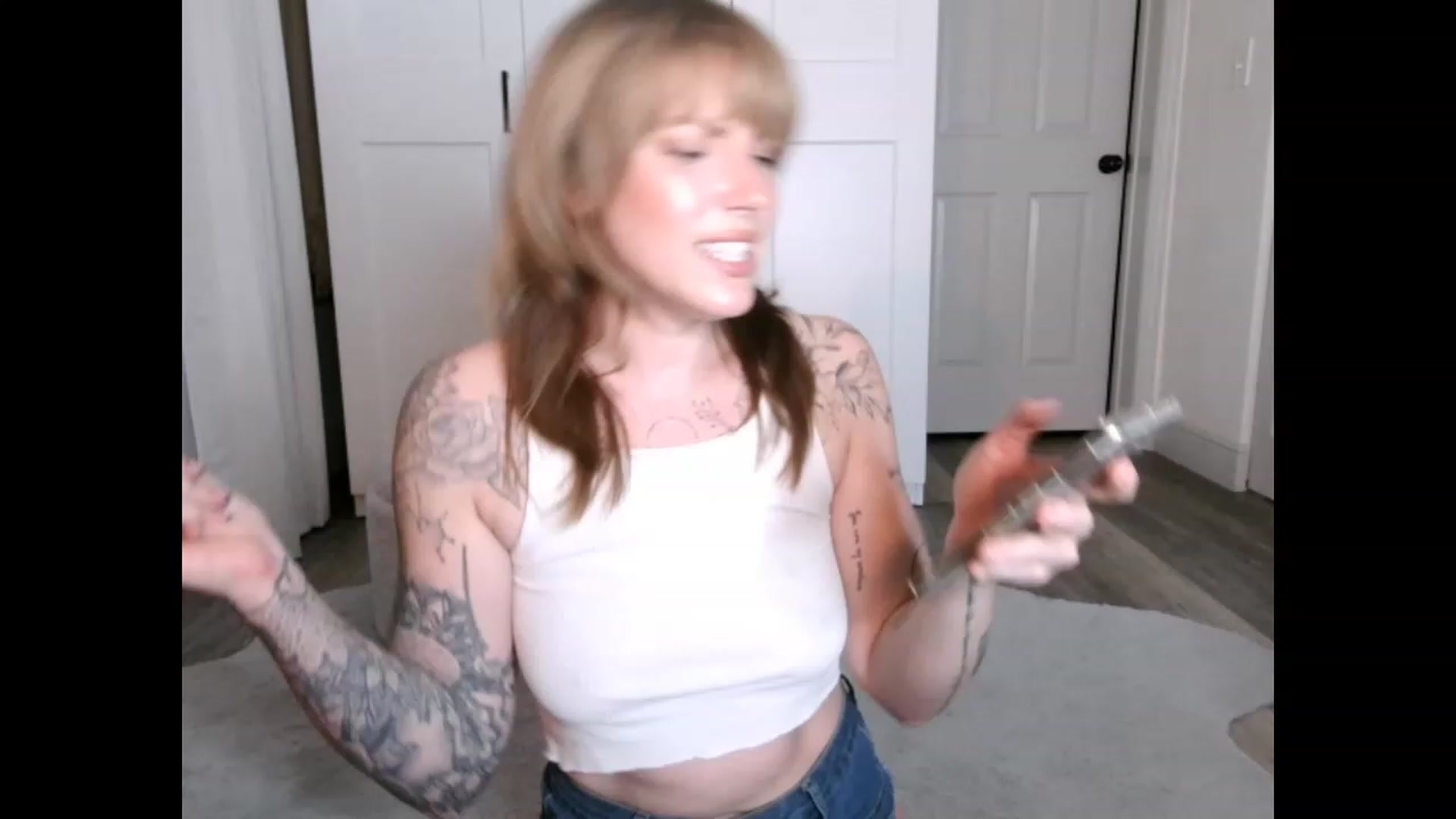 Gallery image thumbnail from the_remedy_'s myfreecams stream on, 02/24/2023, 23:38 image 18 of 20