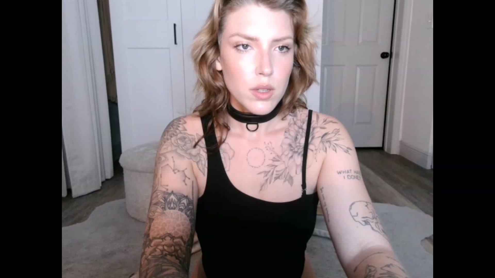 Gallery image thumbnail from the_remedy_'s myfreecams stream on, 03/01/2023, 24:08 image 12 of 20