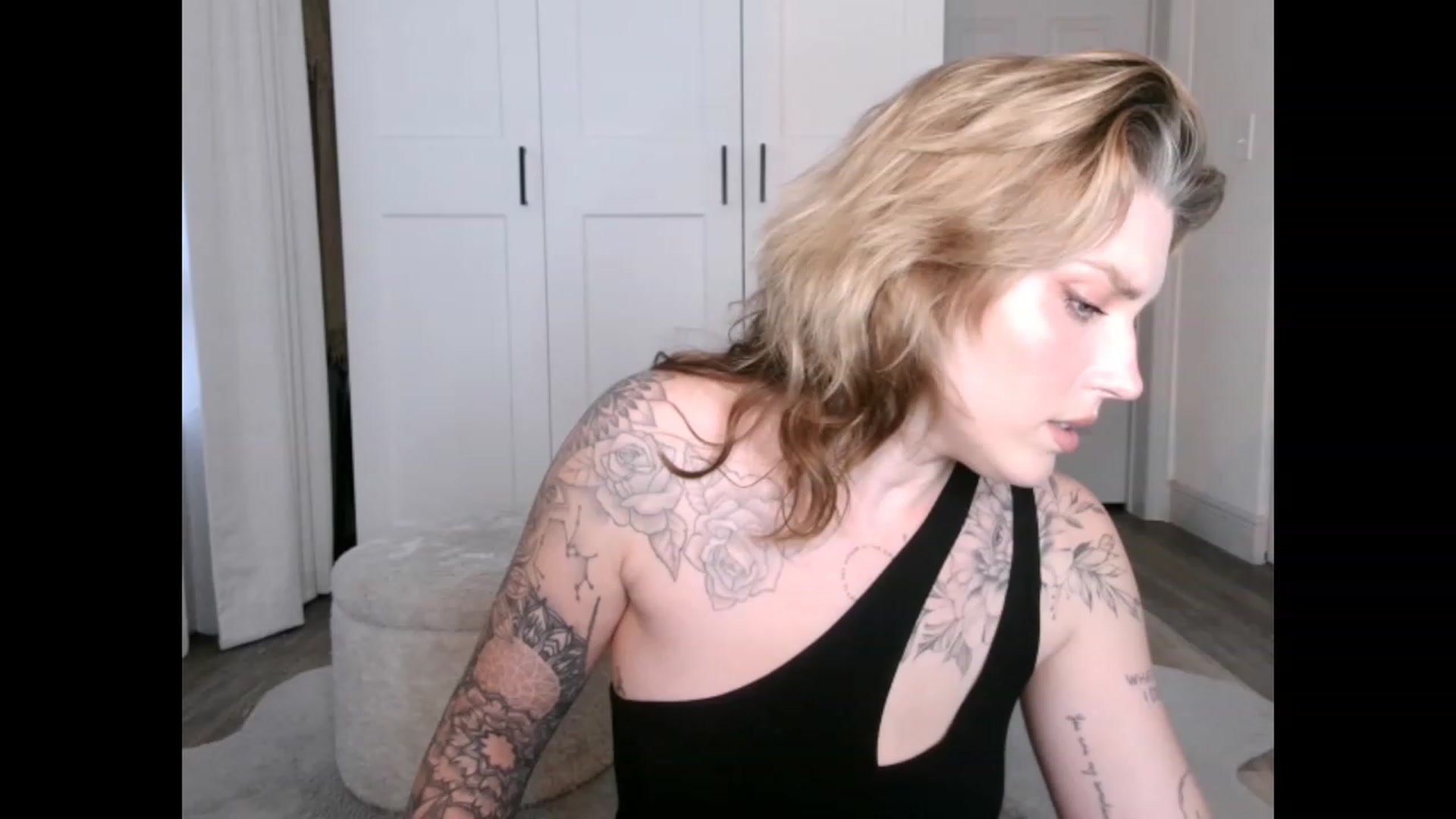 Gallery image thumbnail from the_remedy_'s myfreecams stream on, 03/06/2023, 23:41 image 18 of 20
