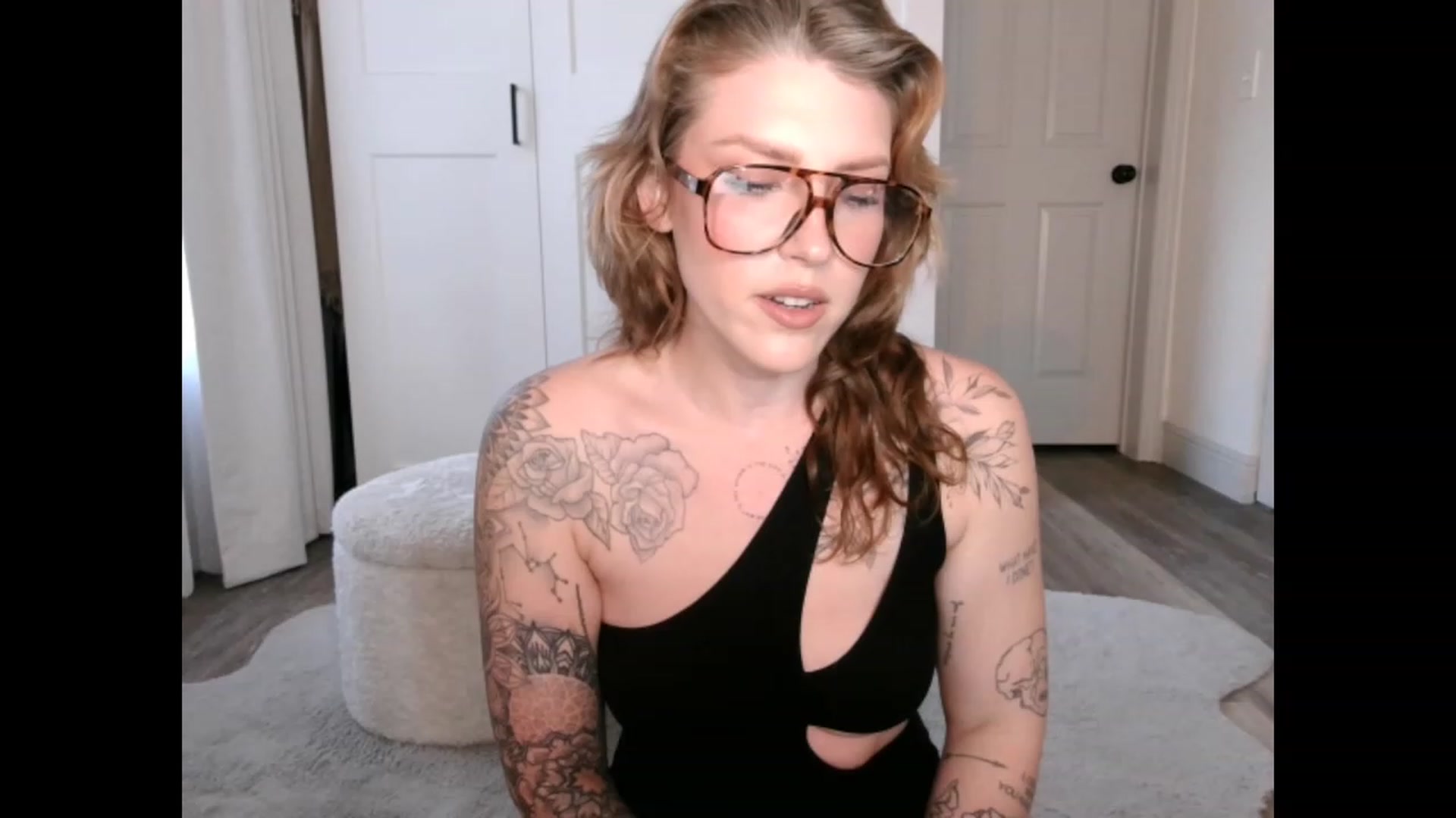 Gallery image thumbnail from the_remedy_'s myfreecams stream on, 03/06/2023, 23:41 image 6 of 20