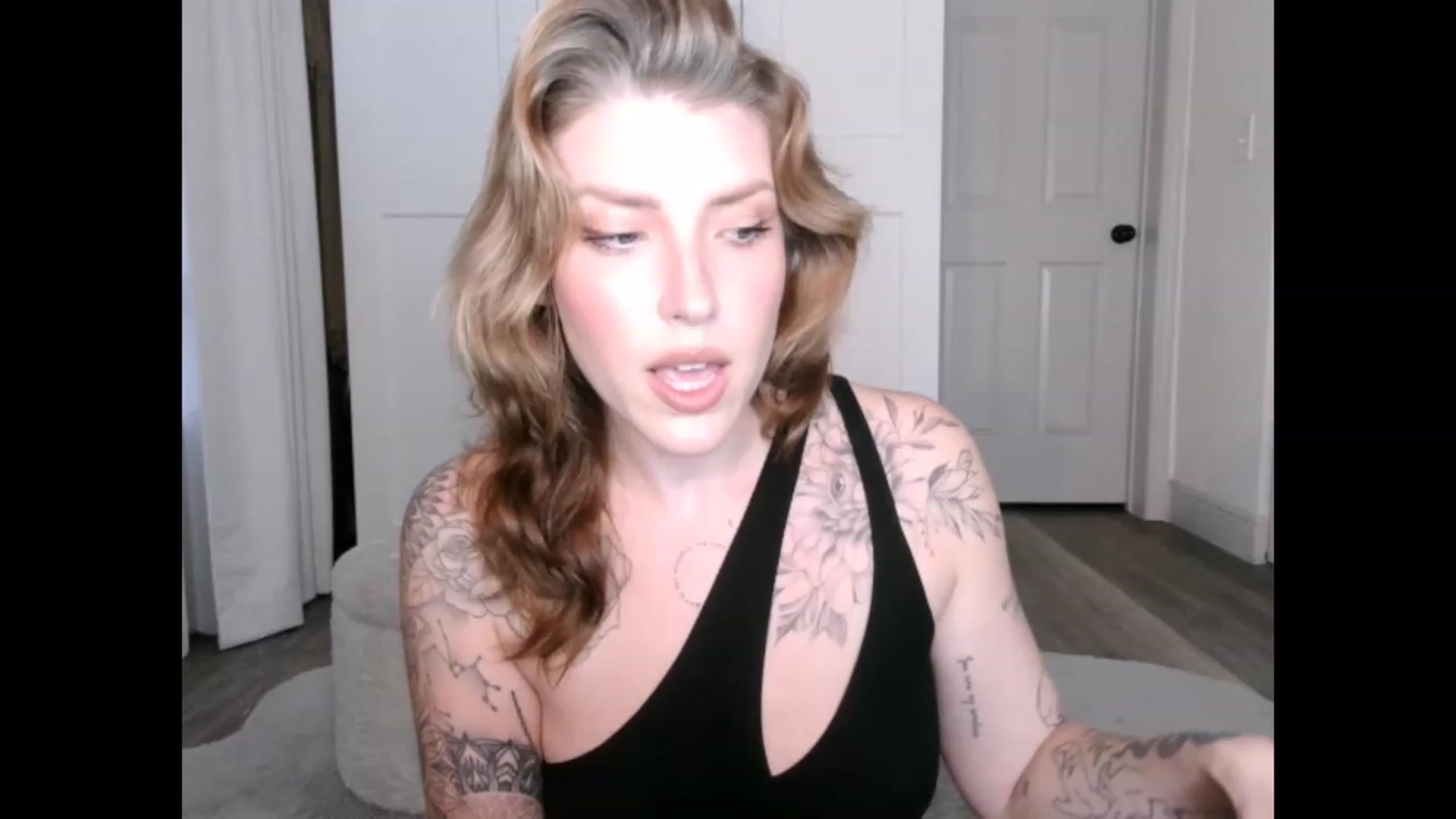 Gallery image thumbnail from the_remedy_'s myfreecams stream on, 03/06/2023, 23:41 image 20 of 20