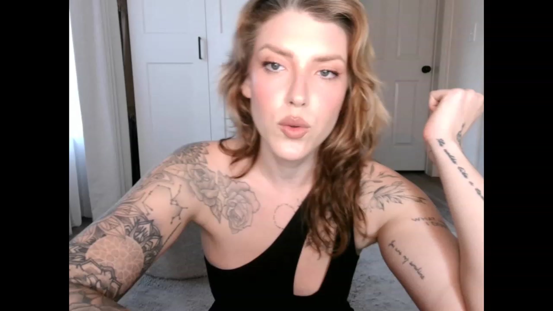 Gallery image thumbnail from the_remedy_'s myfreecams stream on, 03/06/2023, 23:41 image 2 of 20