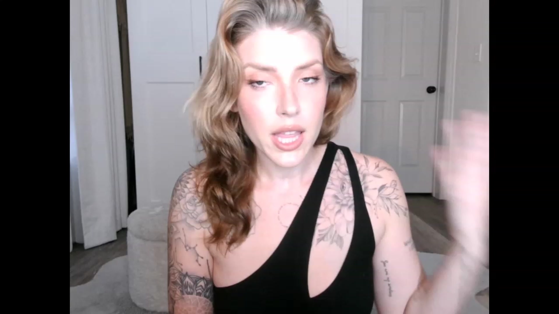 Gallery image thumbnail from the_remedy_'s myfreecams stream on, 03/06/2023, 23:41 image 19 of 20
