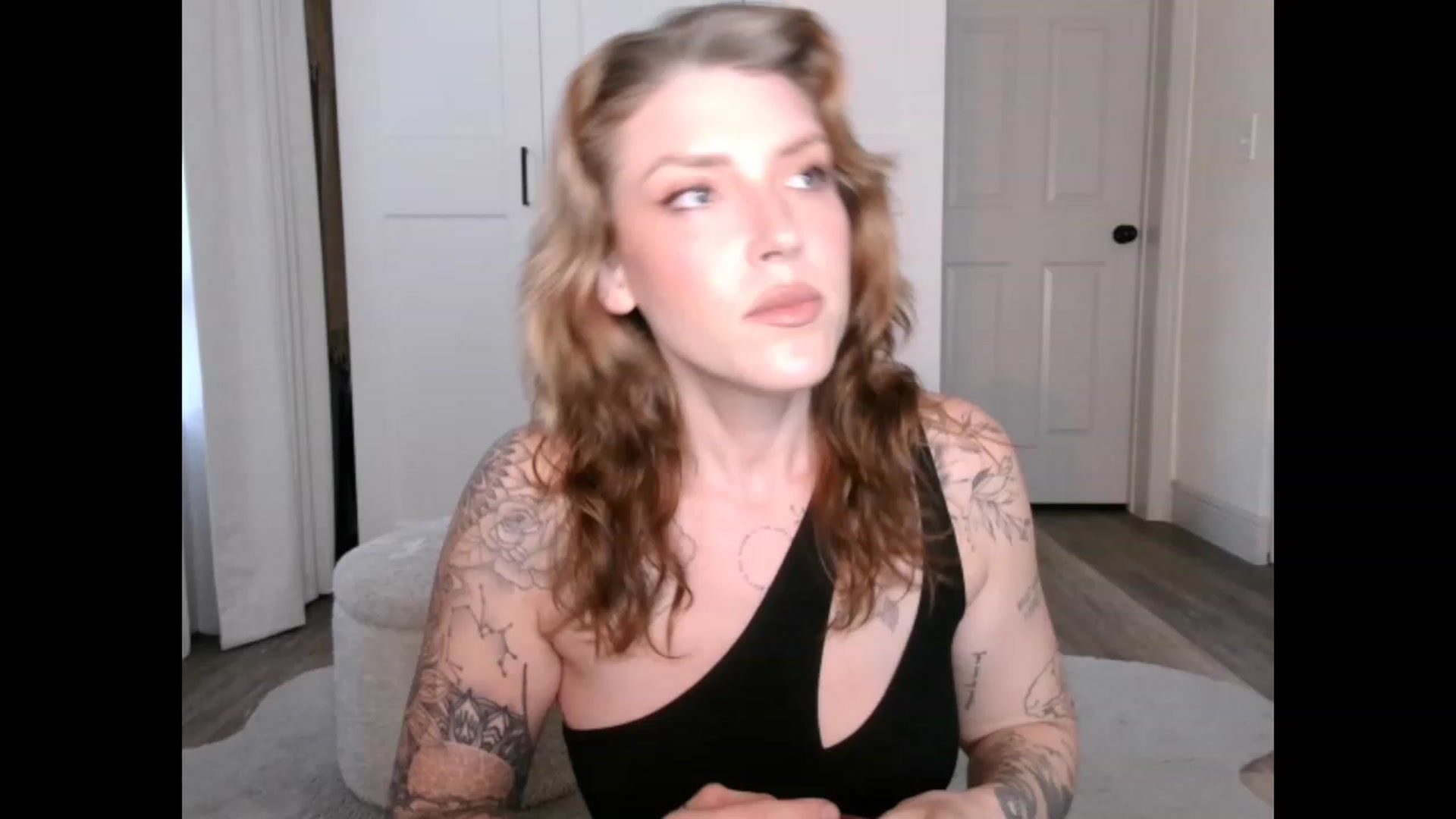 Gallery image thumbnail from the_remedy_'s myfreecams stream on, 03/06/2023, 23:41 image 15 of 20