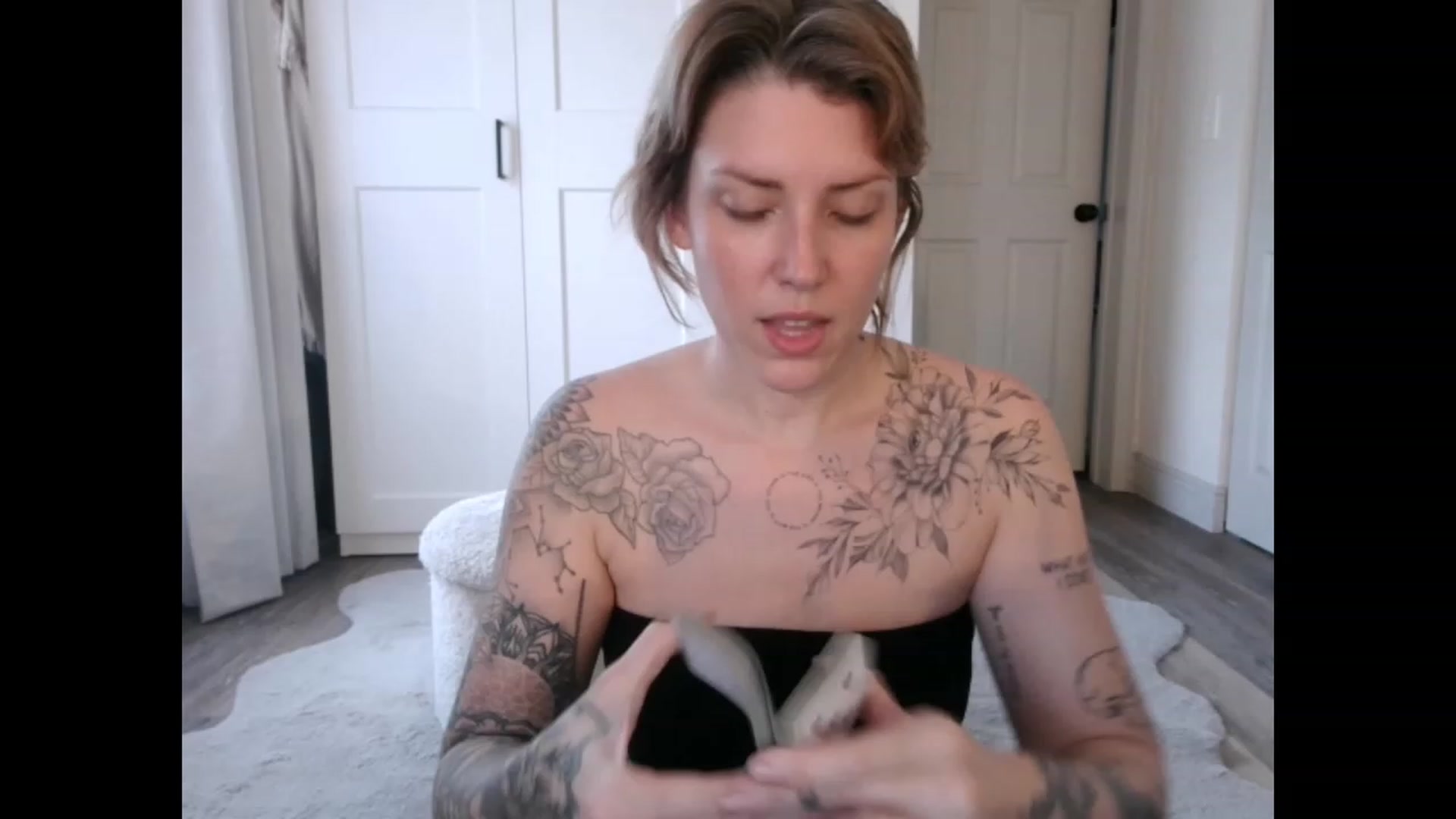 Gallery image thumbnail from the_remedy_'s myfreecams stream on, 03/13/2023, 22:33 image 1 of 20