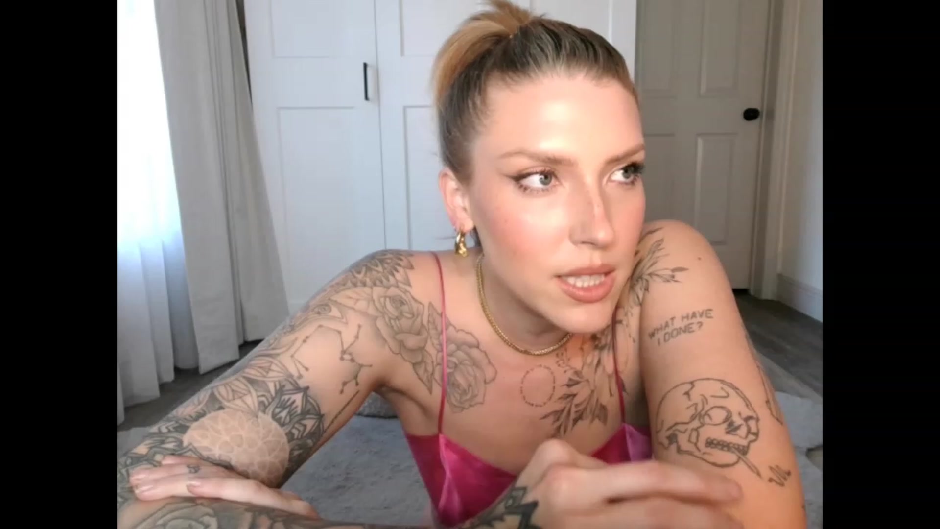 Gallery image thumbnail from the_remedy_'s myfreecams stream on, 03/15/2023, 22:35 image 15 of 20