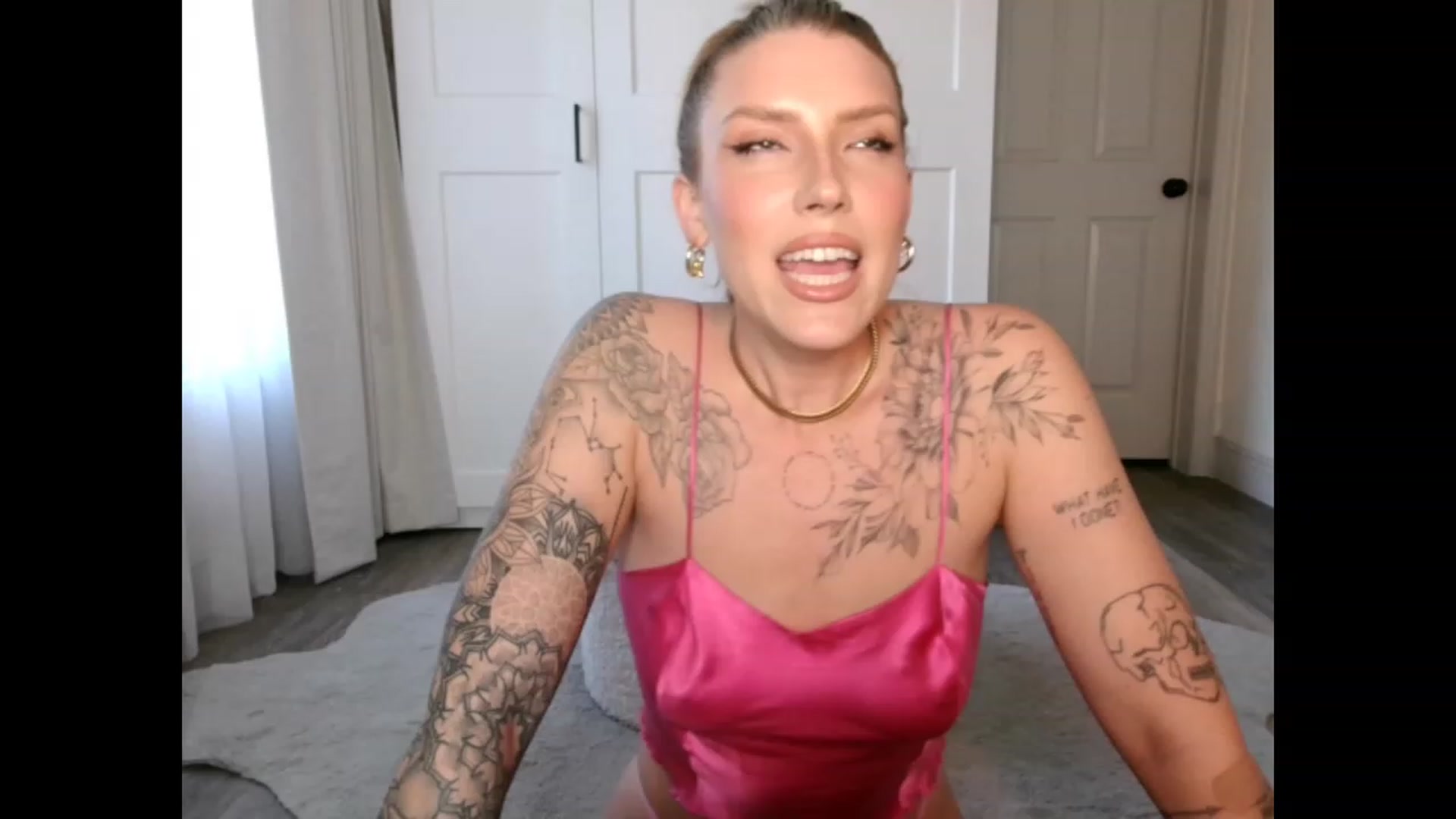 Gallery image thumbnail from the_remedy_'s myfreecams stream on, 03/15/2023, 22:35 image 2 of 20