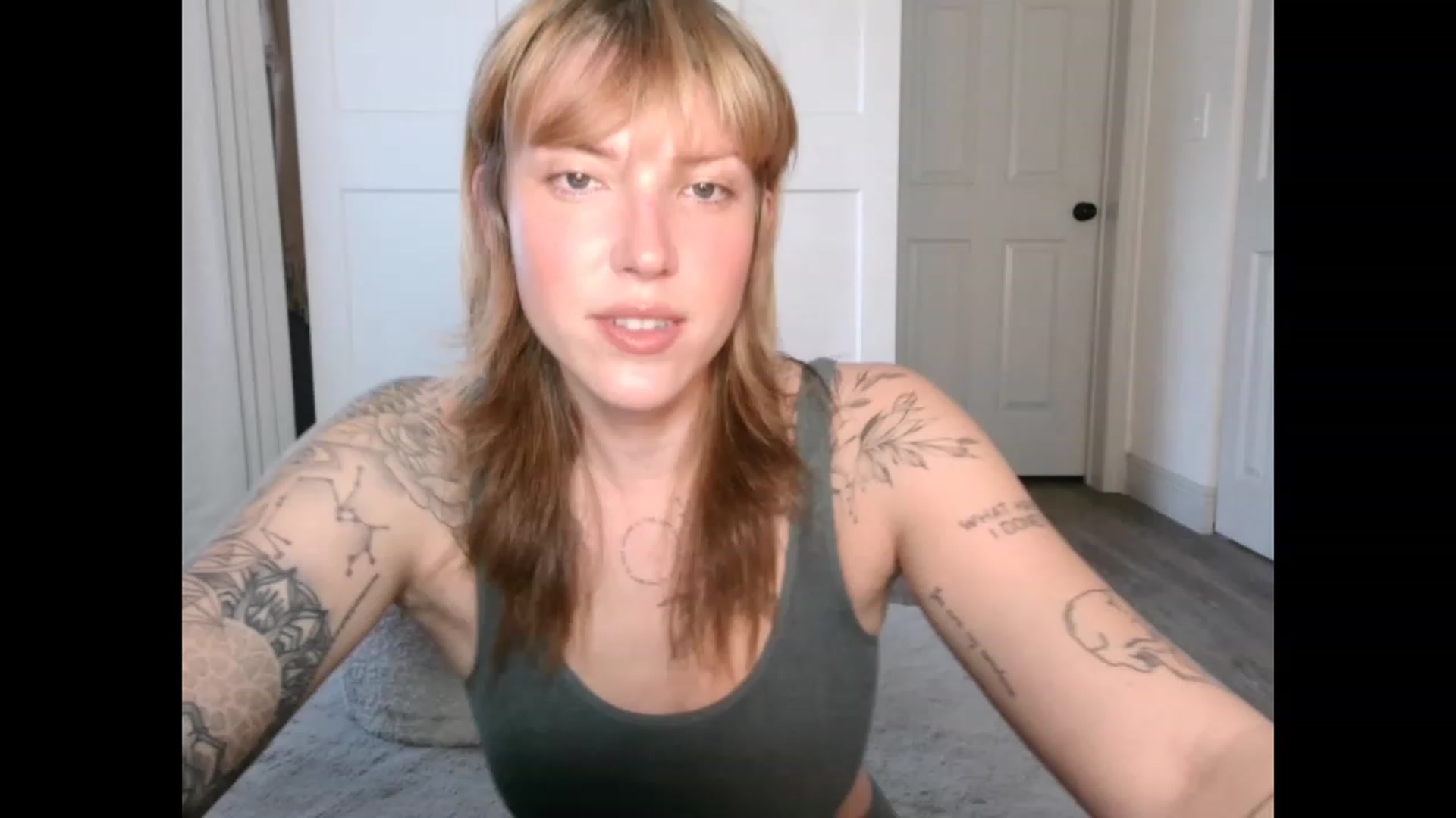Gallery image thumbnail from the_remedy_'s myfreecams stream on, 03/21/2023, 22:41 image 10 of 20