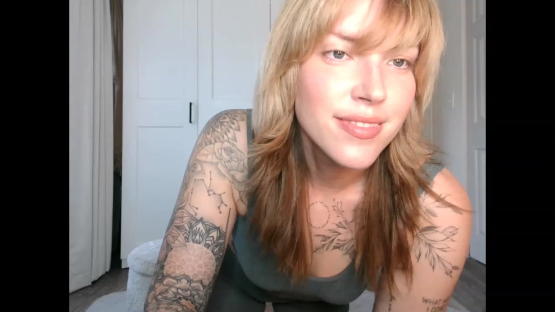 Gallery image thumbnail from the_remedy_'s myfreecams stream on, 03/21/2023, 22:41 image 12 of 20