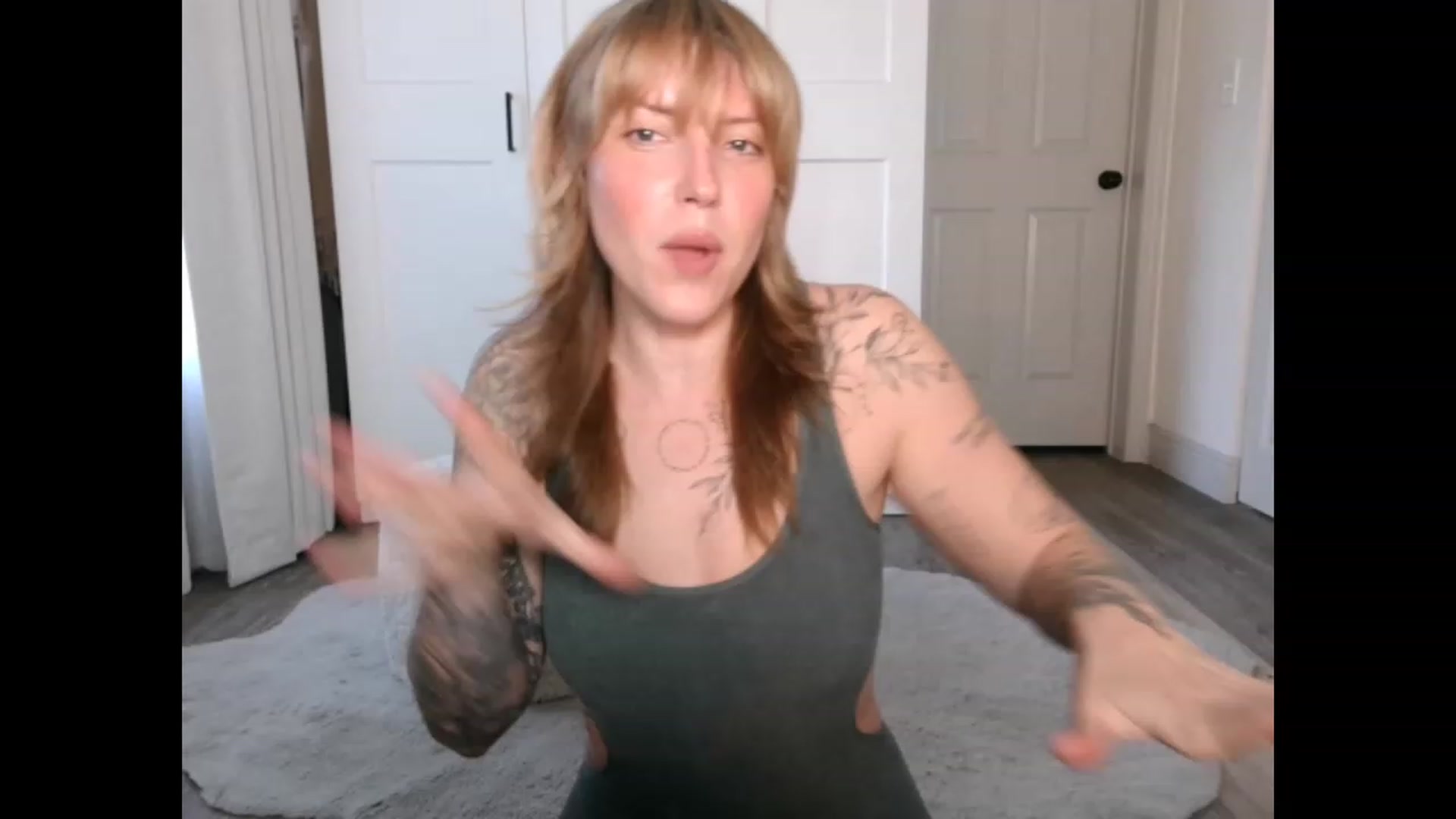 Gallery image thumbnail from the_remedy_'s myfreecams stream on, 03/21/2023, 22:41 image 17 of 20
