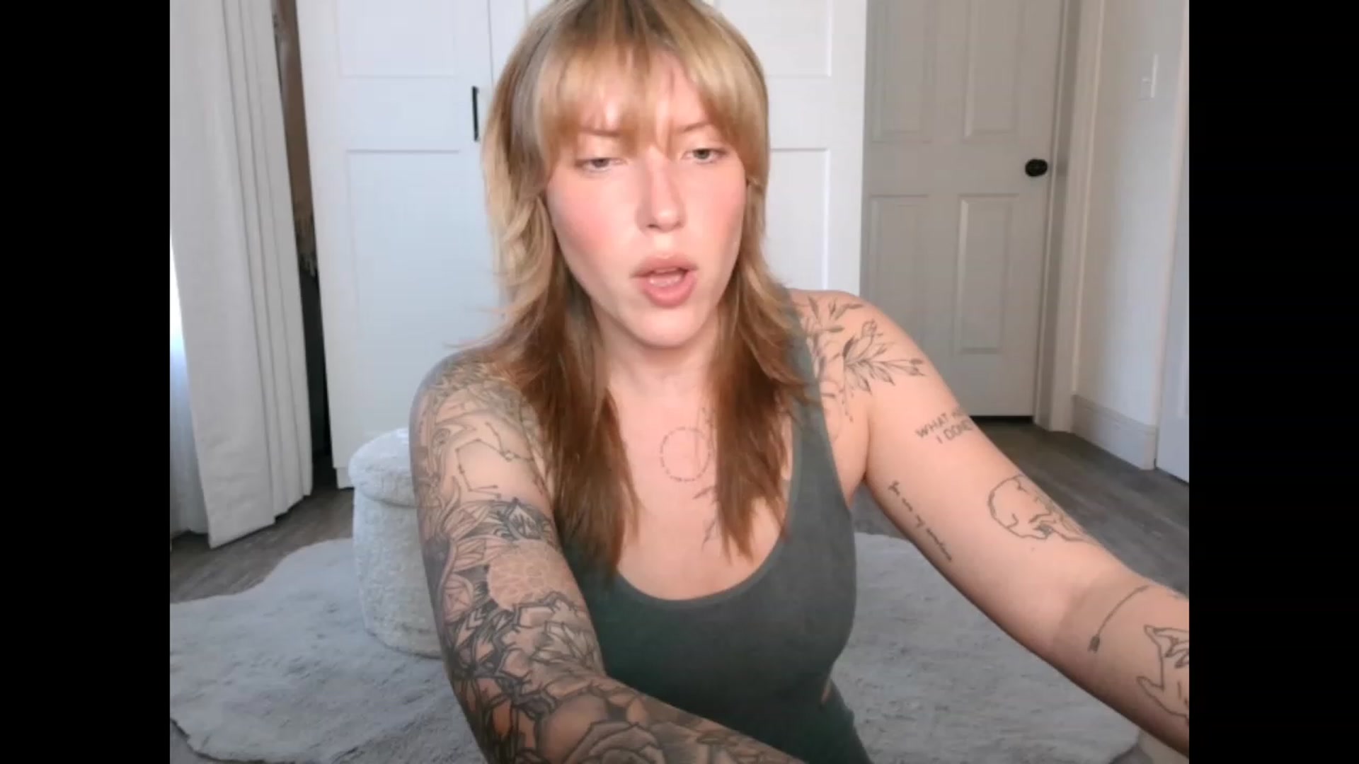 Gallery image thumbnail from the_remedy_'s myfreecams stream on, 03/21/2023, 22:41 image 18 of 20