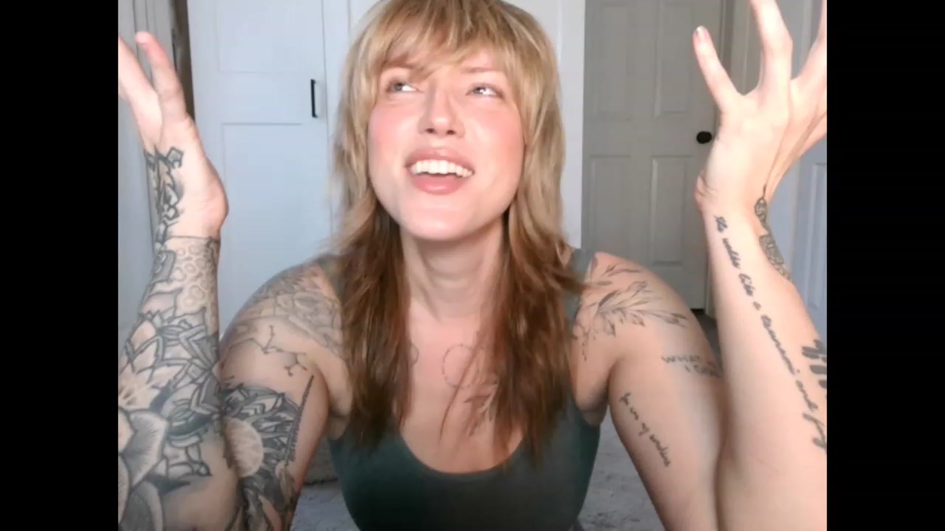Gallery image thumbnail from the_remedy_'s myfreecams stream on, 03/21/2023, 22:41 image 8 of 20