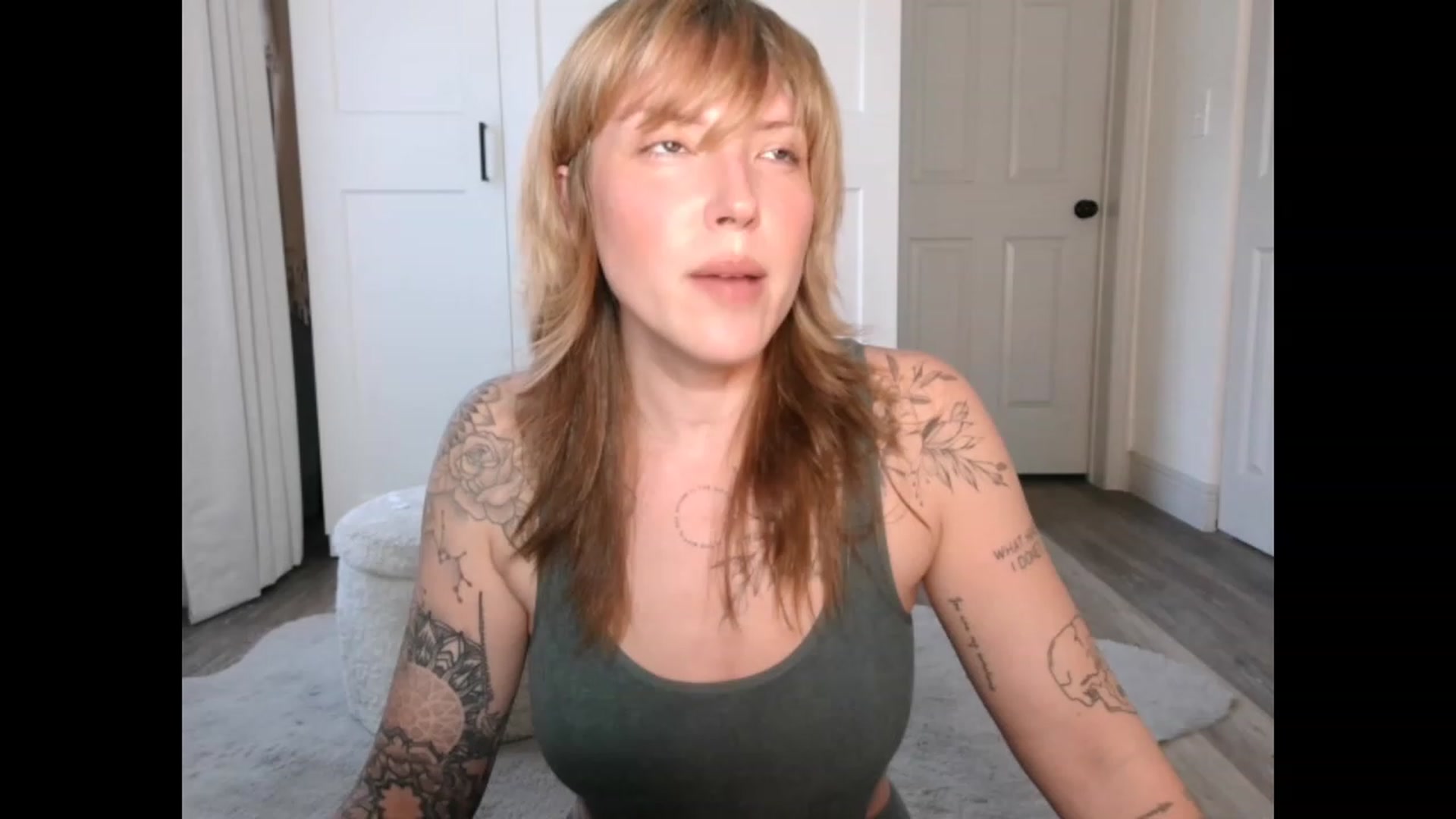 Gallery image thumbnail from the_remedy_'s myfreecams stream on, 03/21/2023, 22:41 image 1 of 20