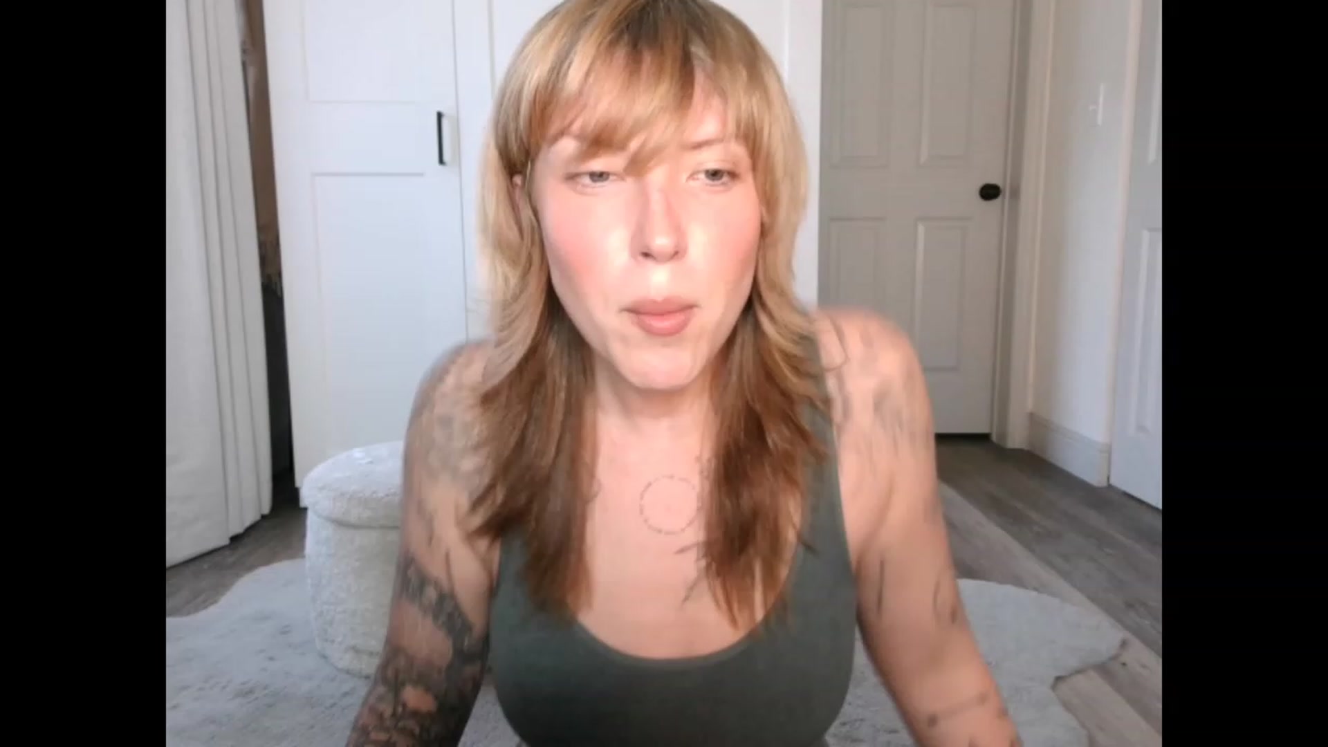 Gallery image thumbnail from the_remedy_'s myfreecams stream on, 03/21/2023, 22:41 image 2 of 20